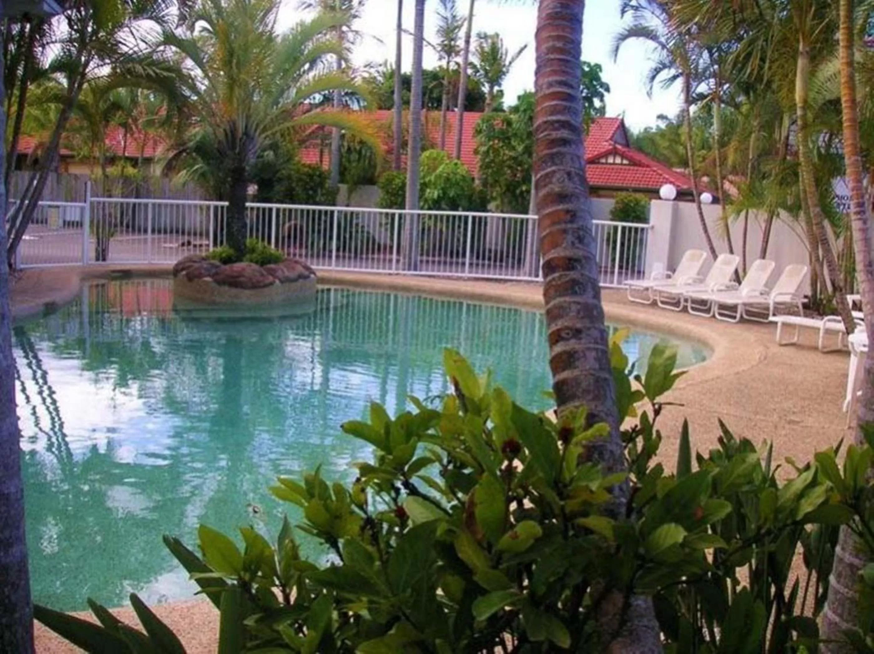 Swimming pool in Runaway Bay Motor Inn