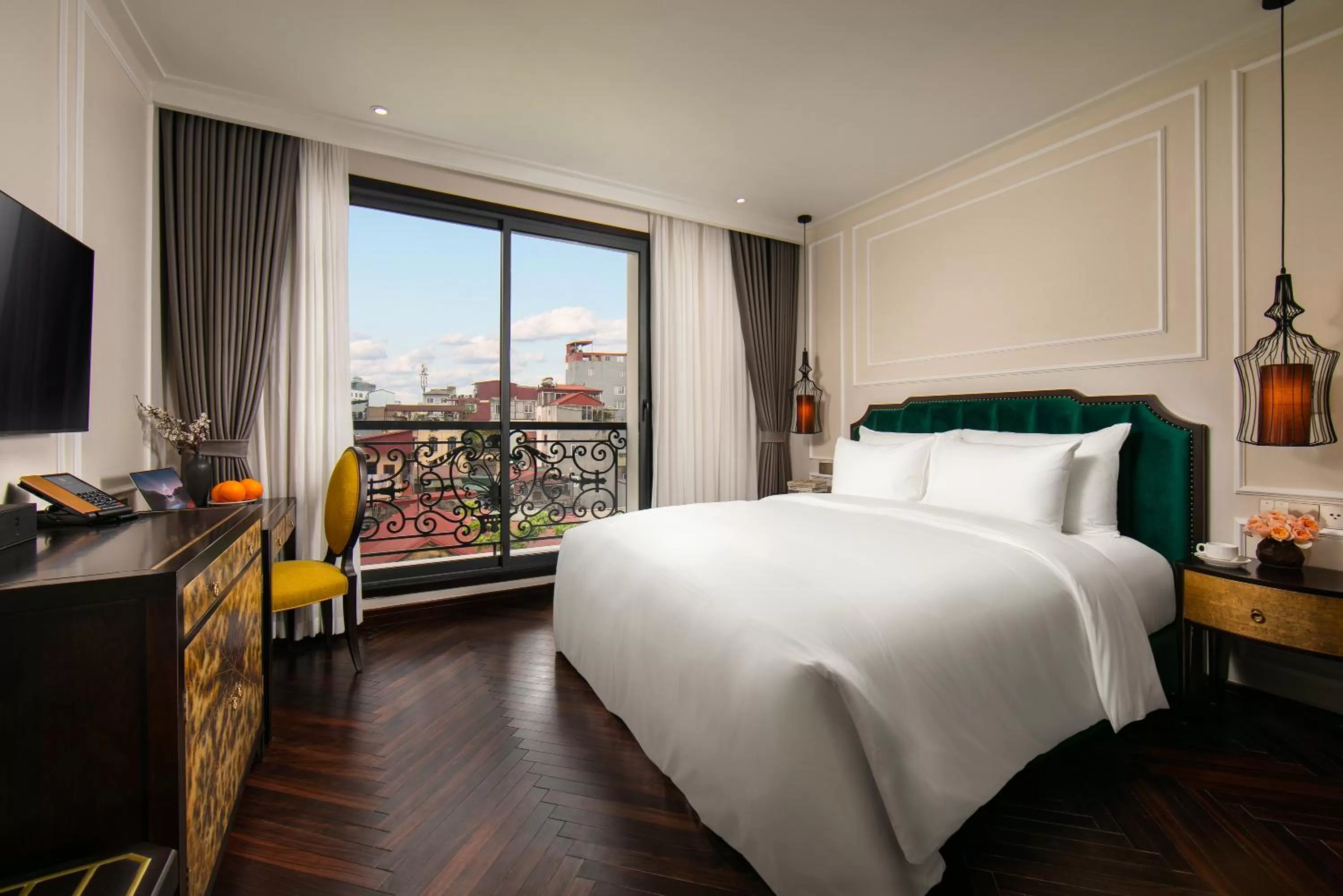 Executive Suite City View Room in LeaH Silk Hotel