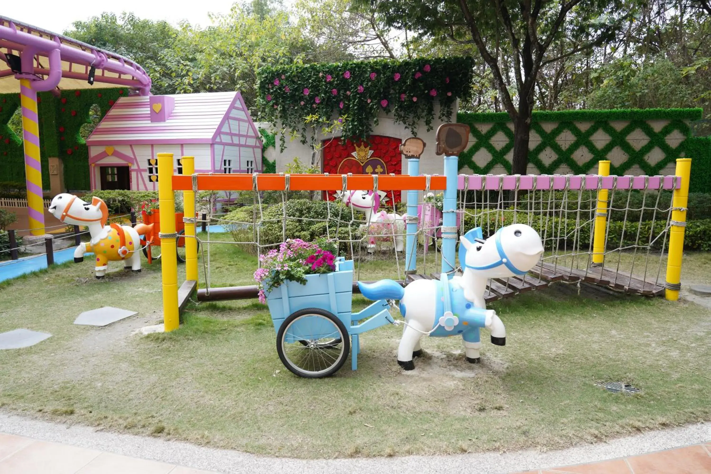 Garden, Children's Play Area in E-DA Skylark Hotel