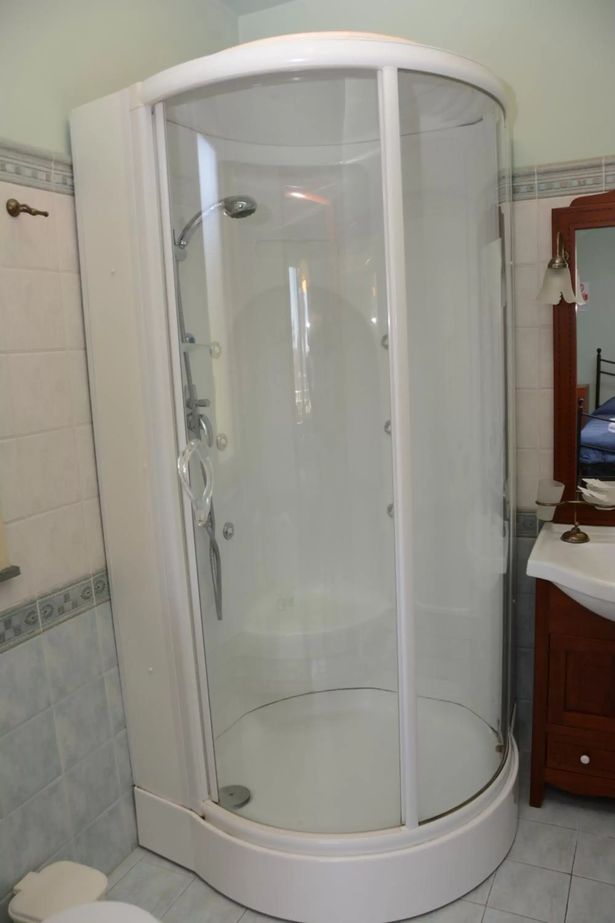 Shower, Bathroom in B&B Villa San Leonardo