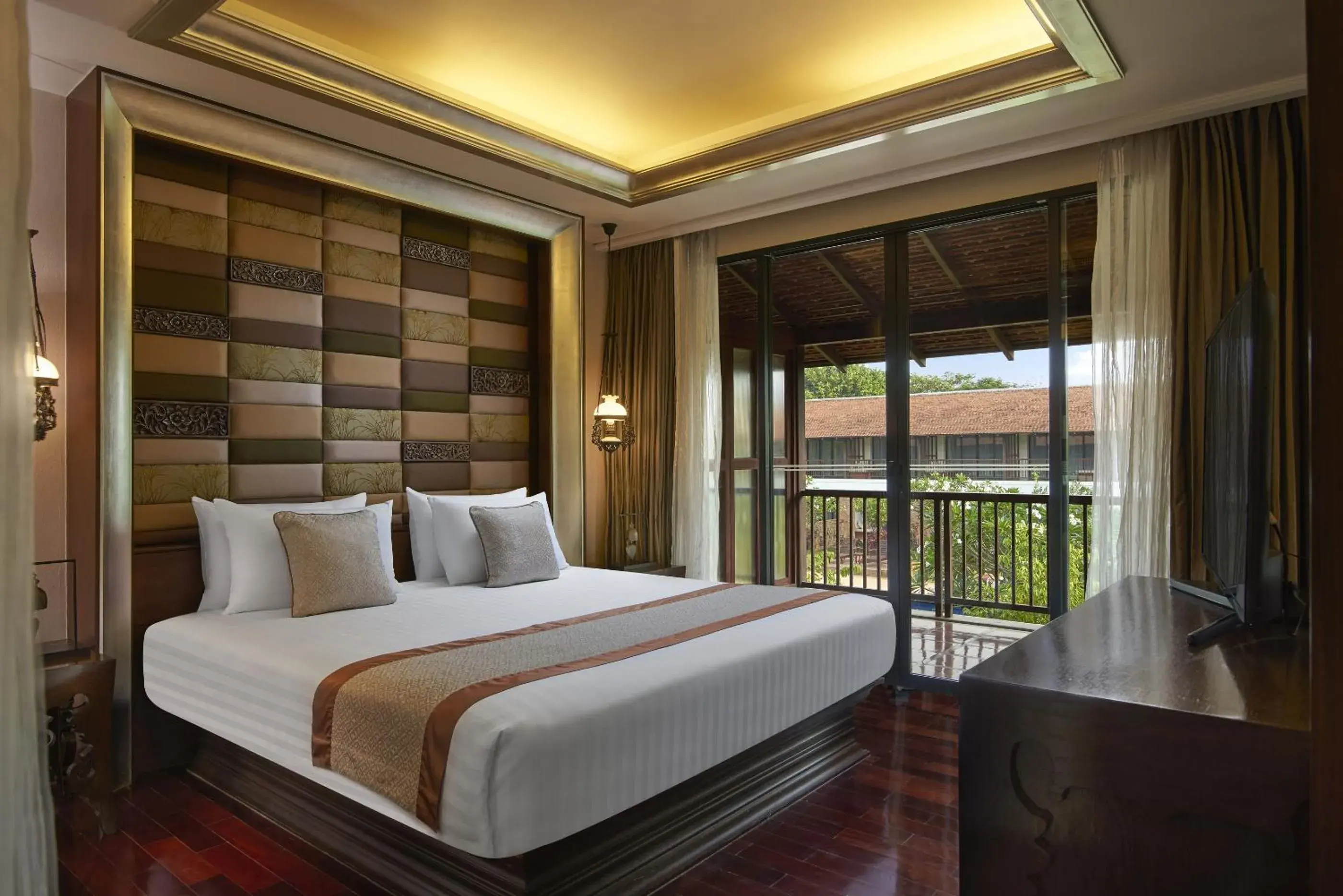 Balcony/Terrace, Bed in Sukhothai Heritage Resort - SHA PLUS