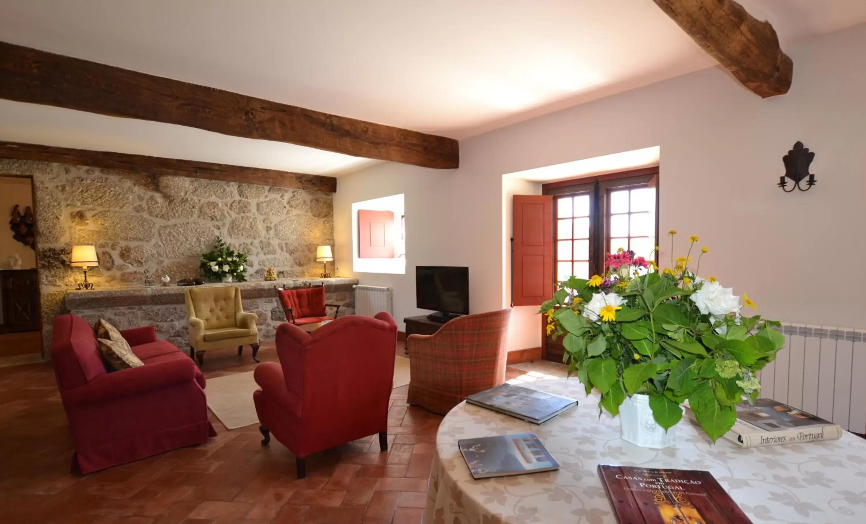 Communal lounge/ TV room, Seating Area in Casa da Portela de Sampriz