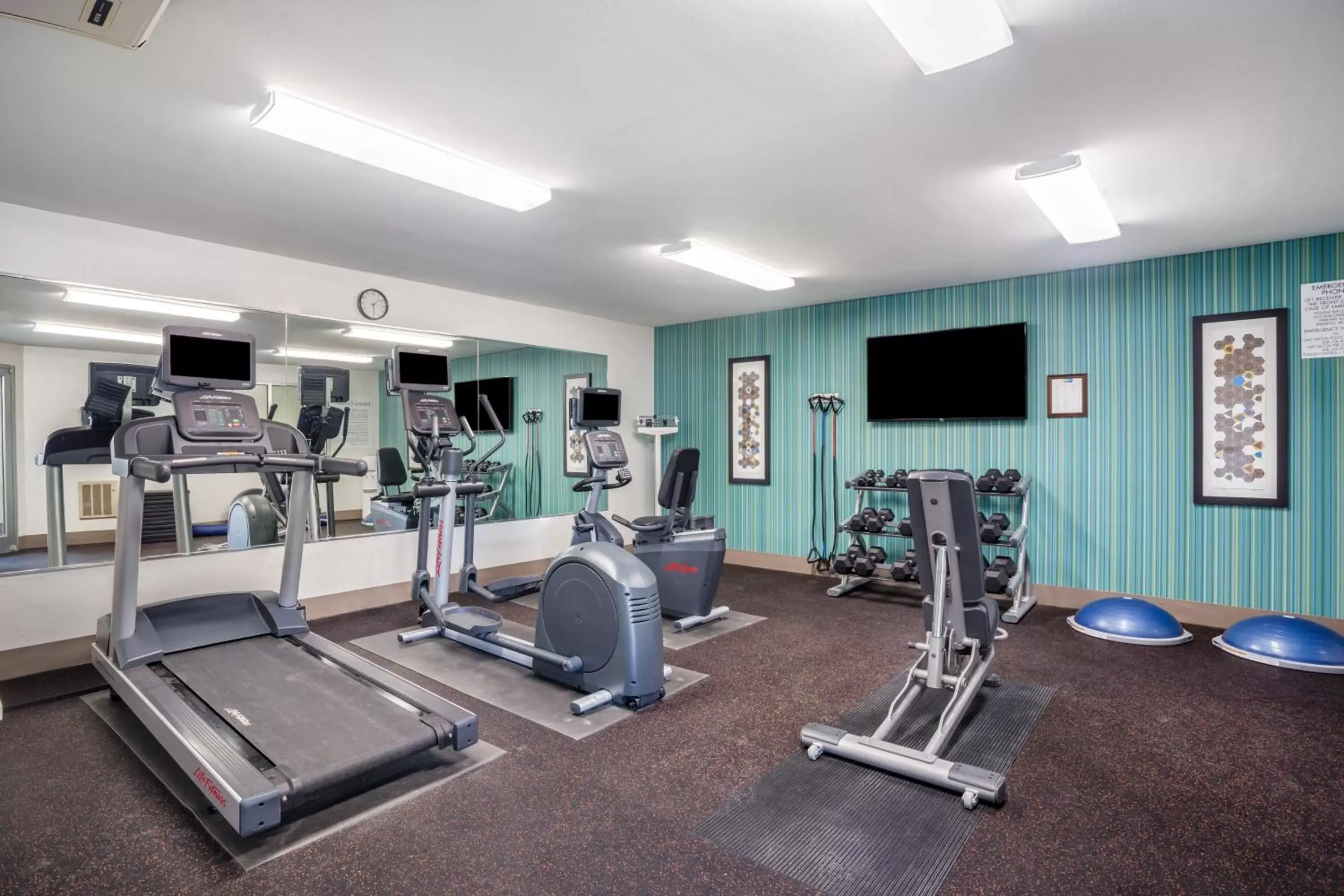 Fitness centre/facilities in Holiday Inn Express Wisconsin Dells by IHG Fitness centre/facilities in Holiday Inn Express Wisconsin Dells by IHG