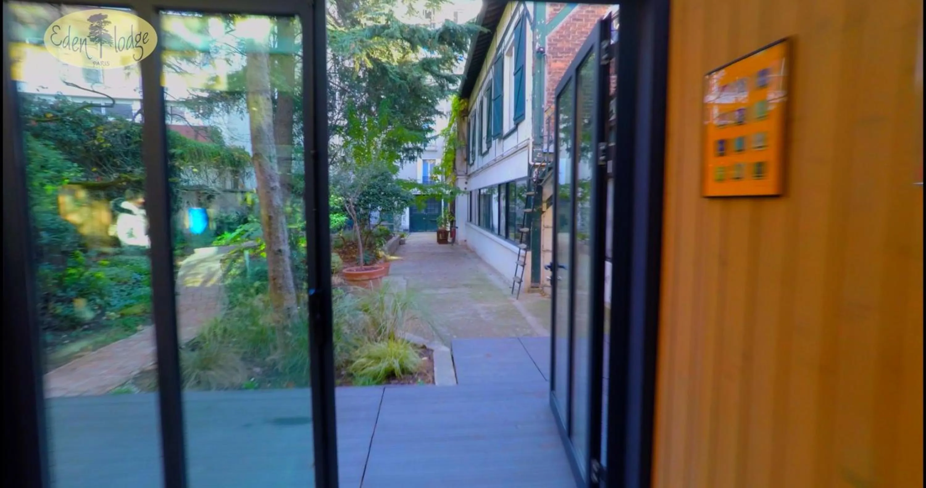 Garden in Eden Lodge Paris