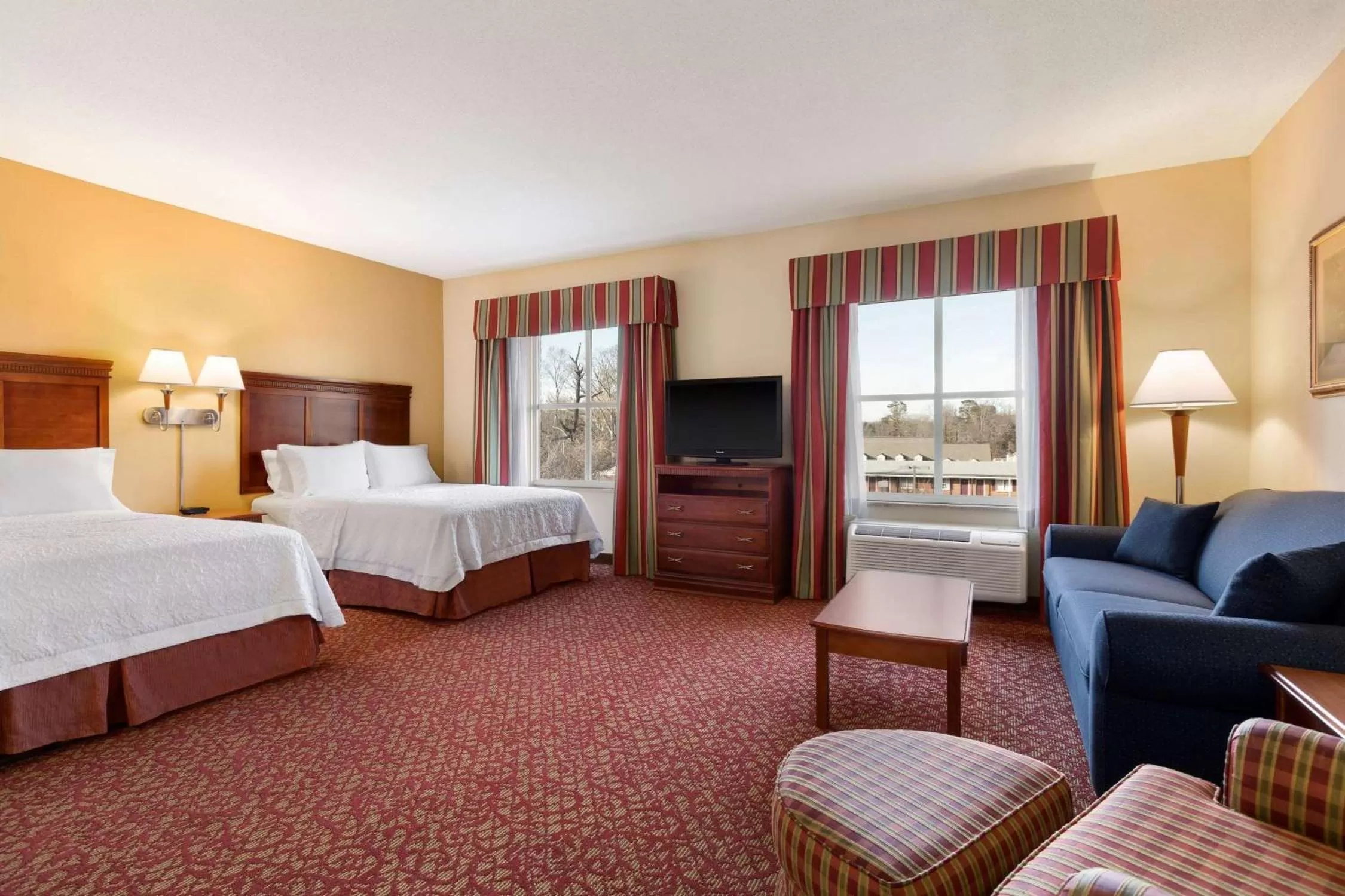 Bed in Hampton Inn & Suites Williamsburg Historic District