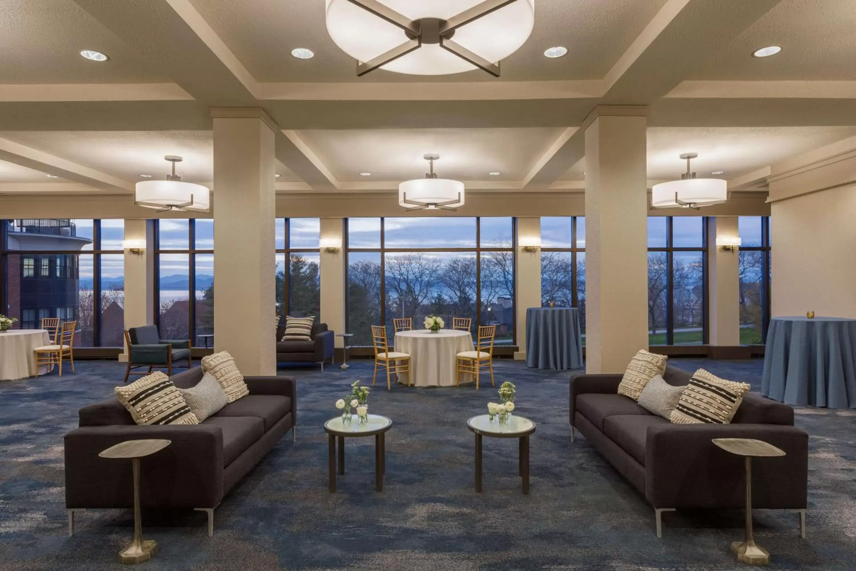 Lobby or reception in Hilton Burlington Lake Champlain