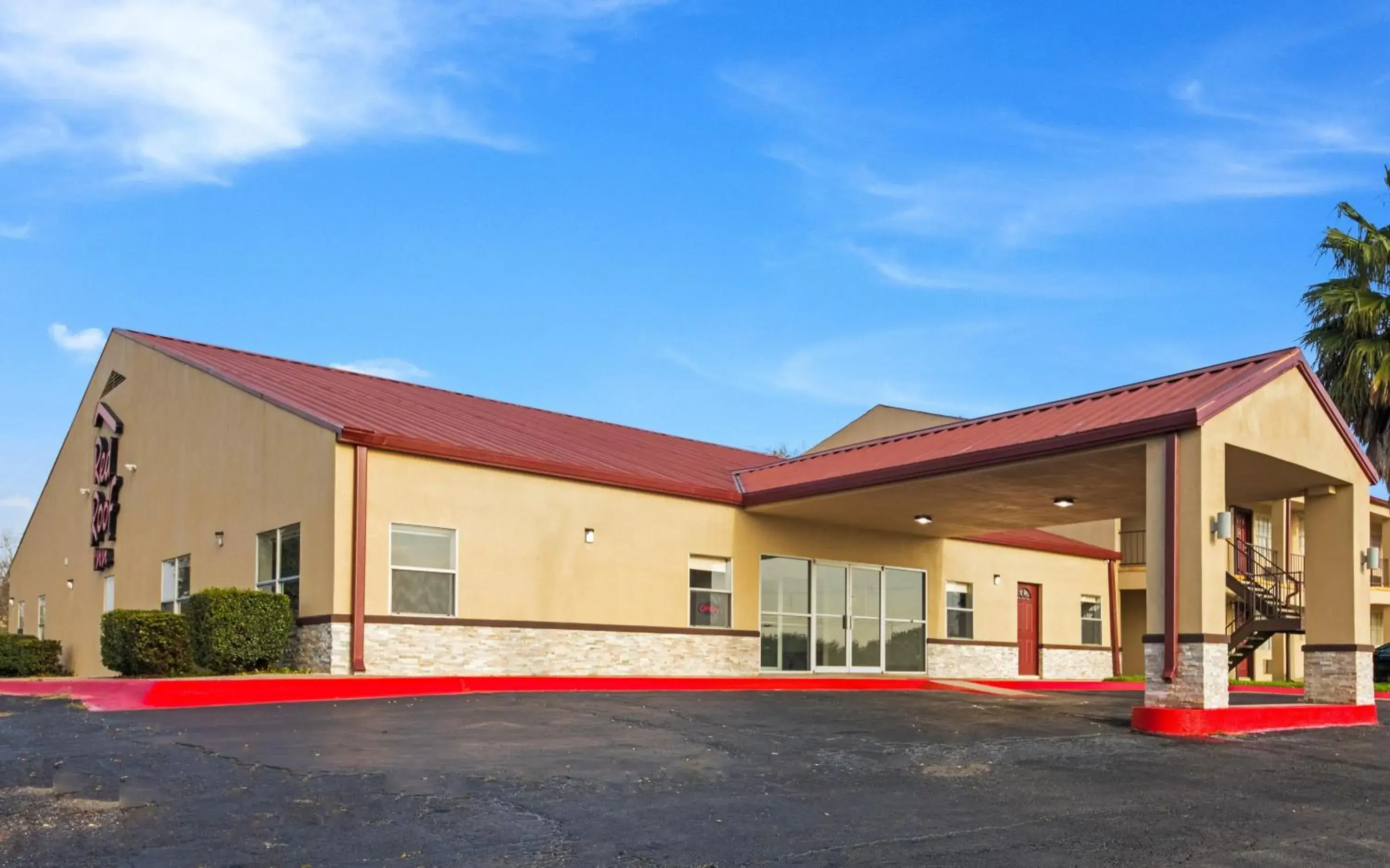 Property building in Red Roof Inn Temple