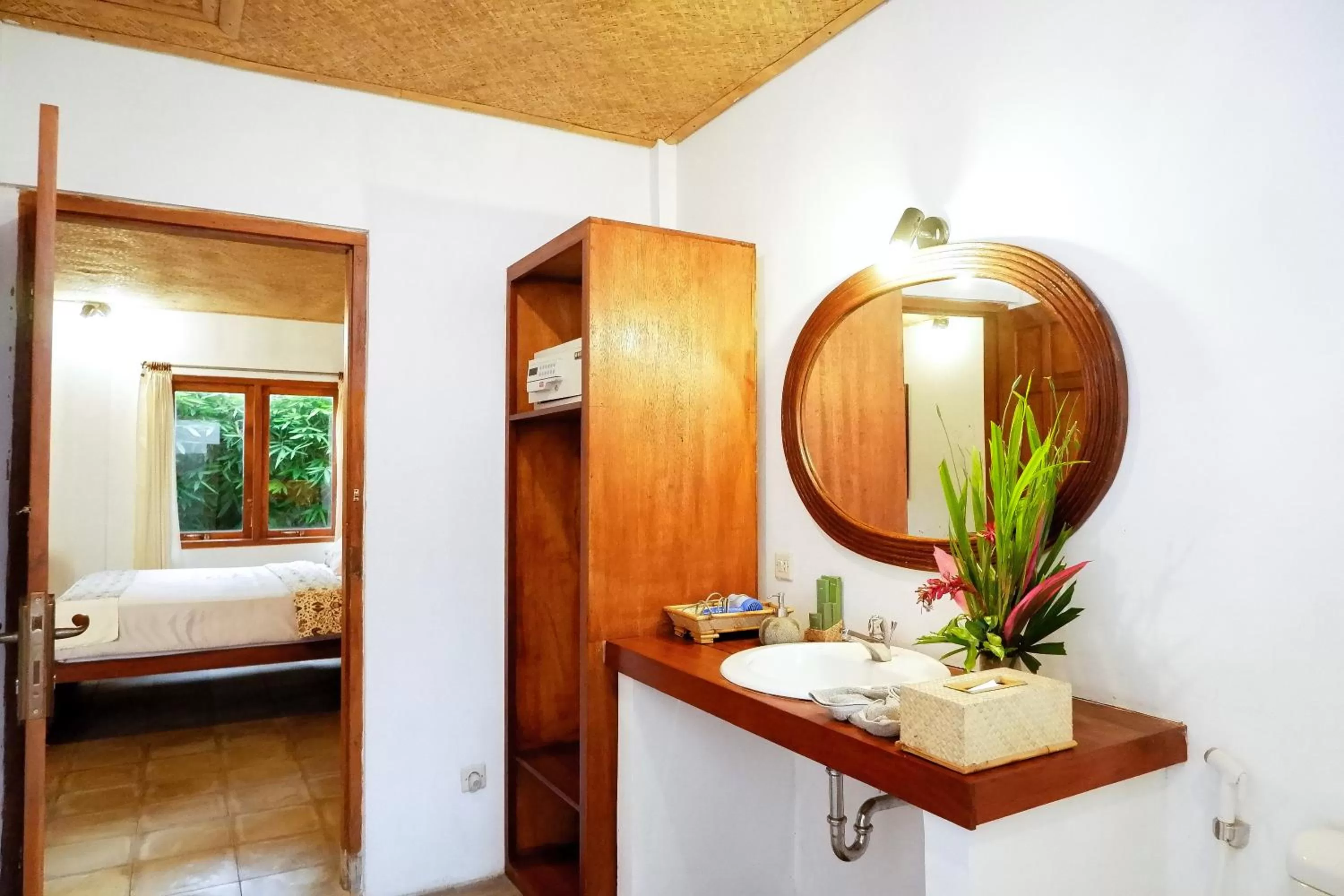 Bathroom, Bed in D'omah Yogya Hotel