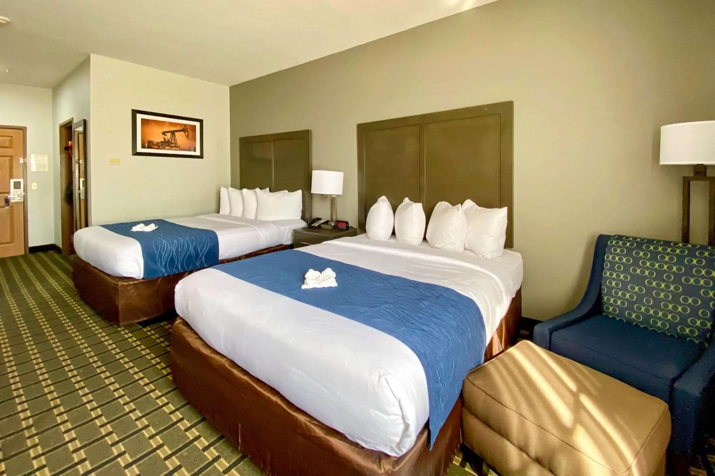 Photo of the whole room, Bed in Comfort Inn Owasso – Tulsa