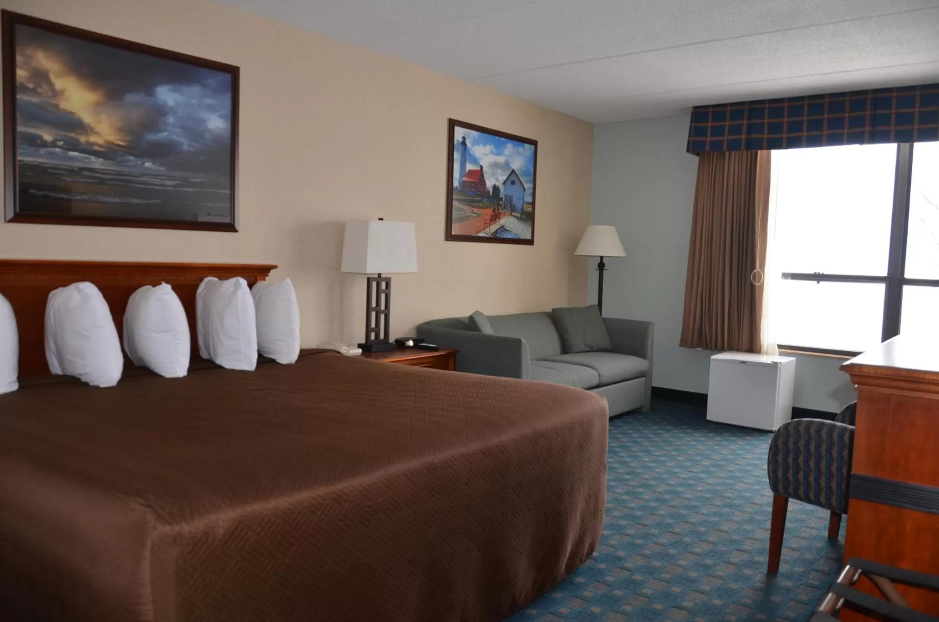 Bed in Tawas Bay Beach Resort & Conference Center