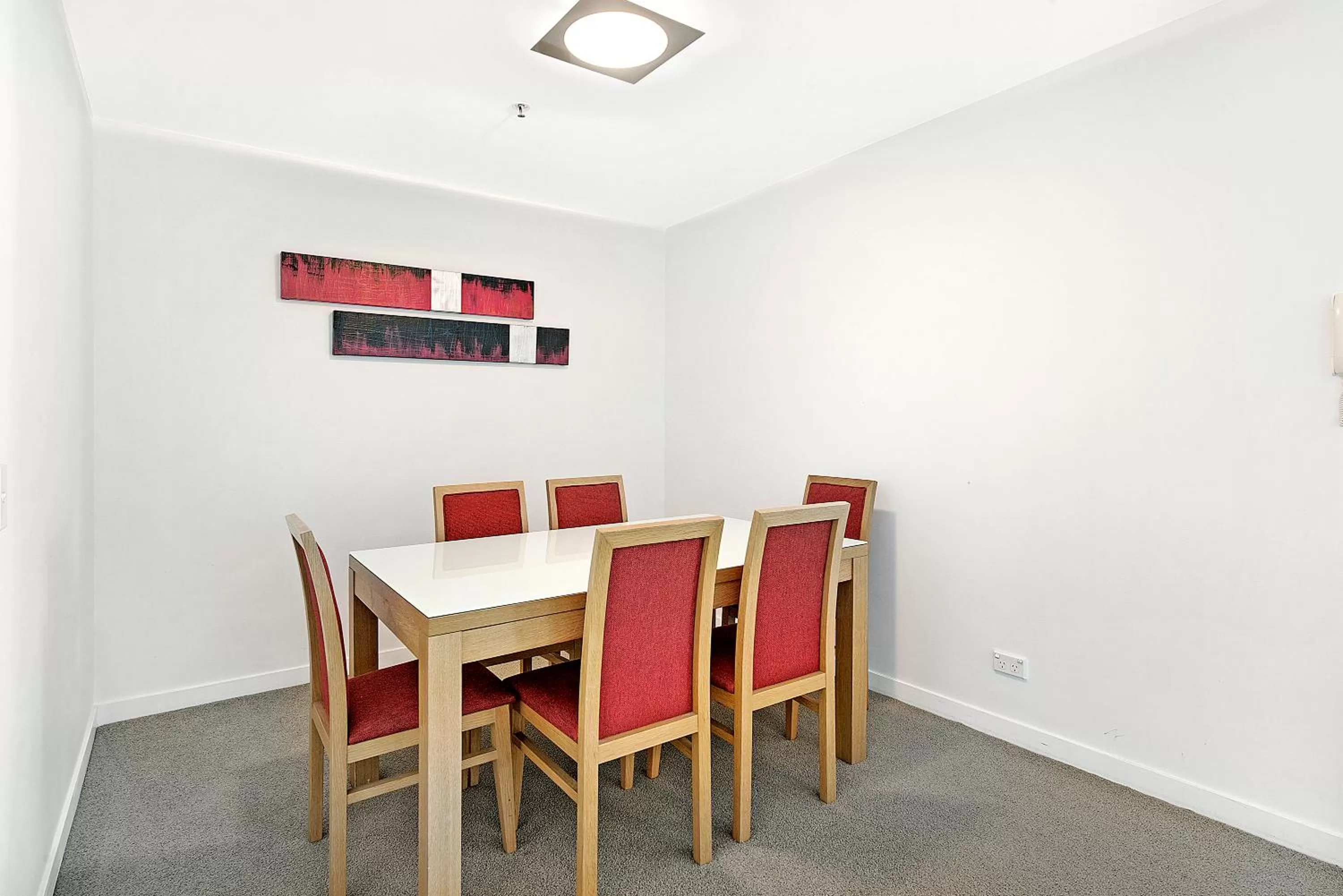 Dining area in ULTIQA Freshwater Point Resort Broadbeach