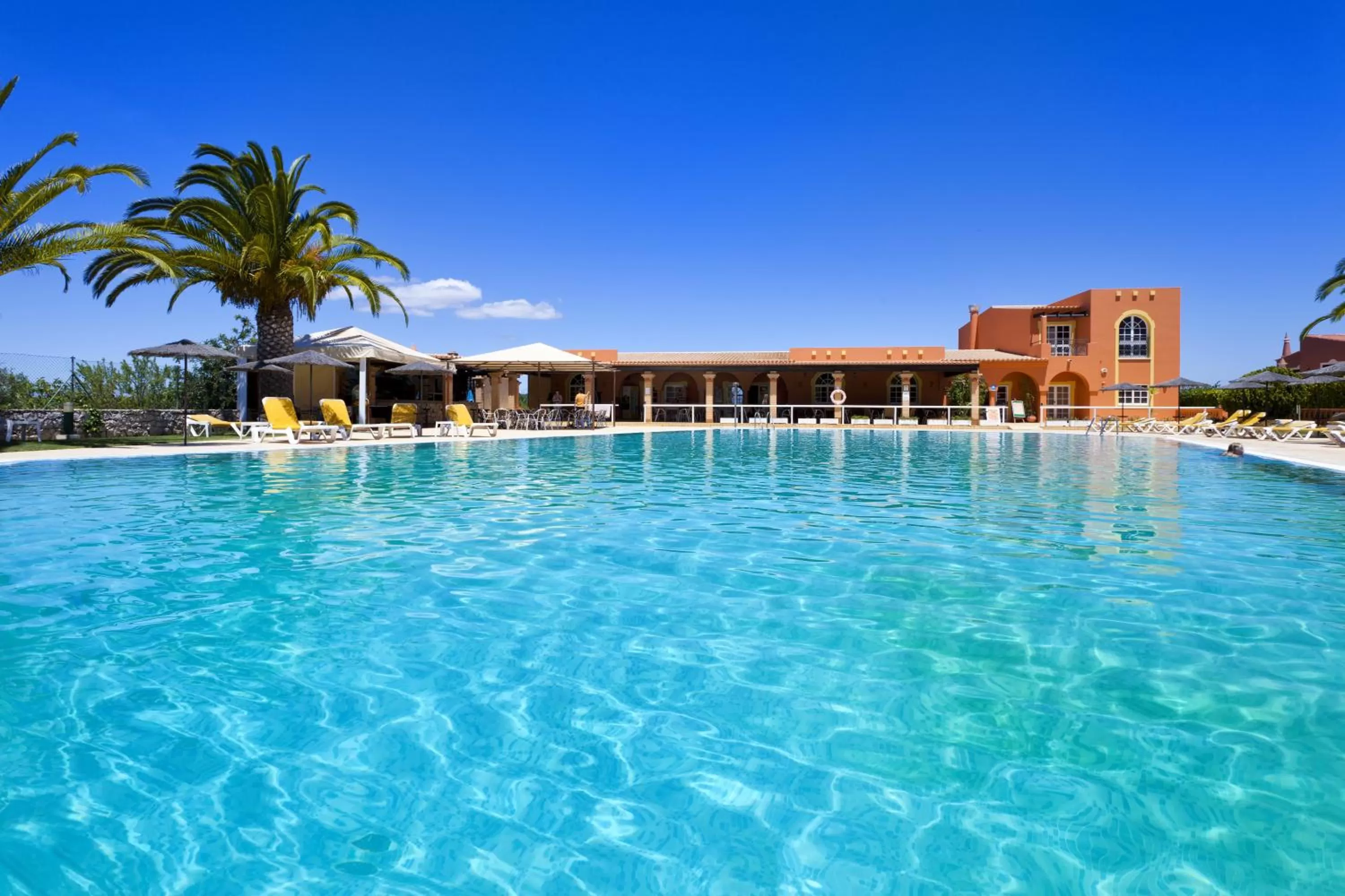 Swimming pool in Colina Village