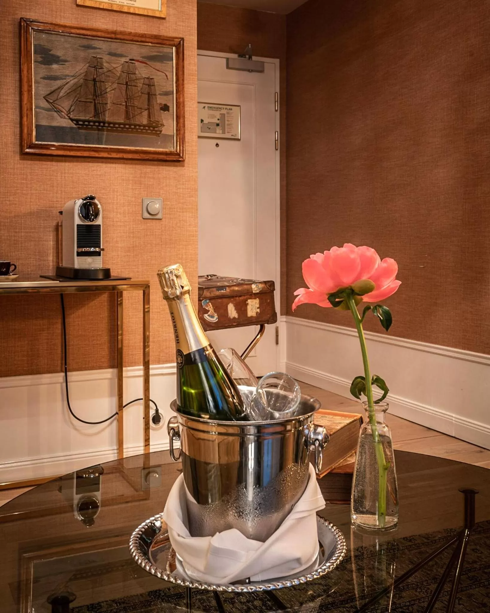 Living room in Victory Hotel