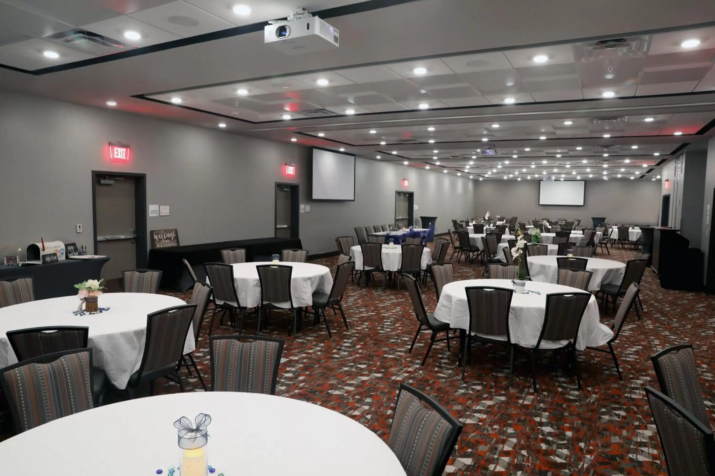 Banquet/Function facilities in Holiday Inn Hotel & Suites Sioux Falls - Airport, an IHG Hotel