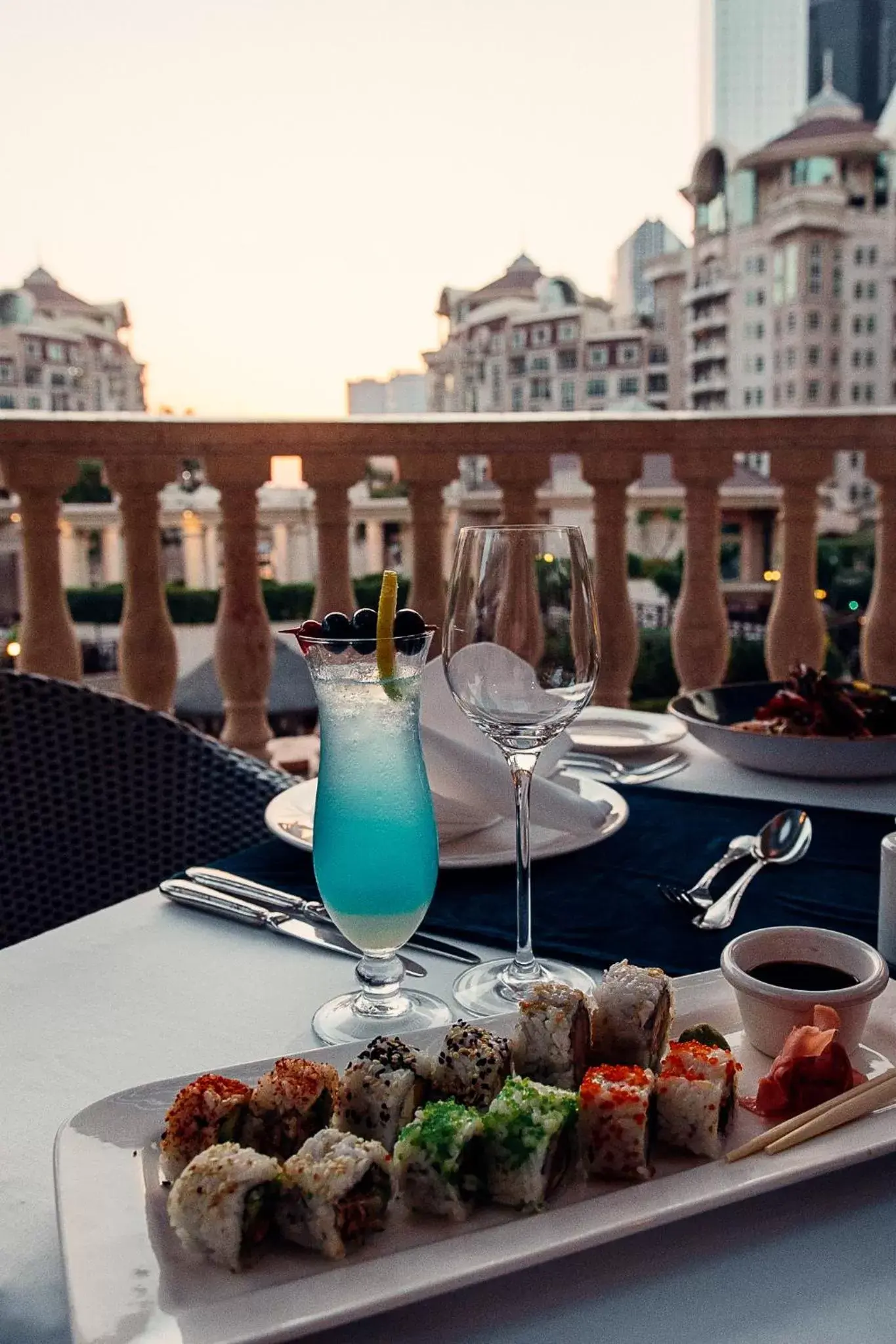 Food and drinks in Swissôtel Al Murooj Dubai