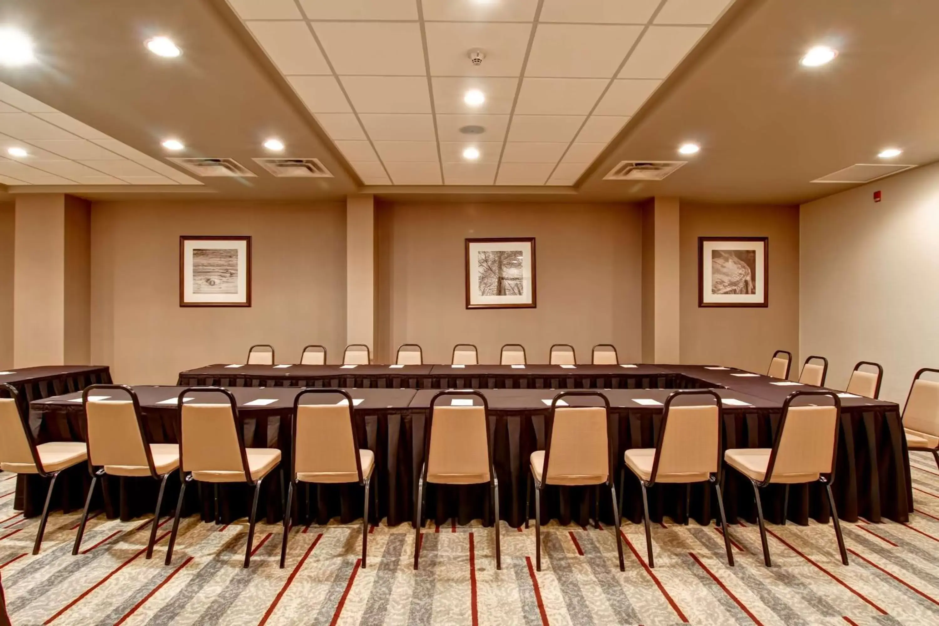 Meeting/conference room in DoubleTree by Hilton - Kamloops