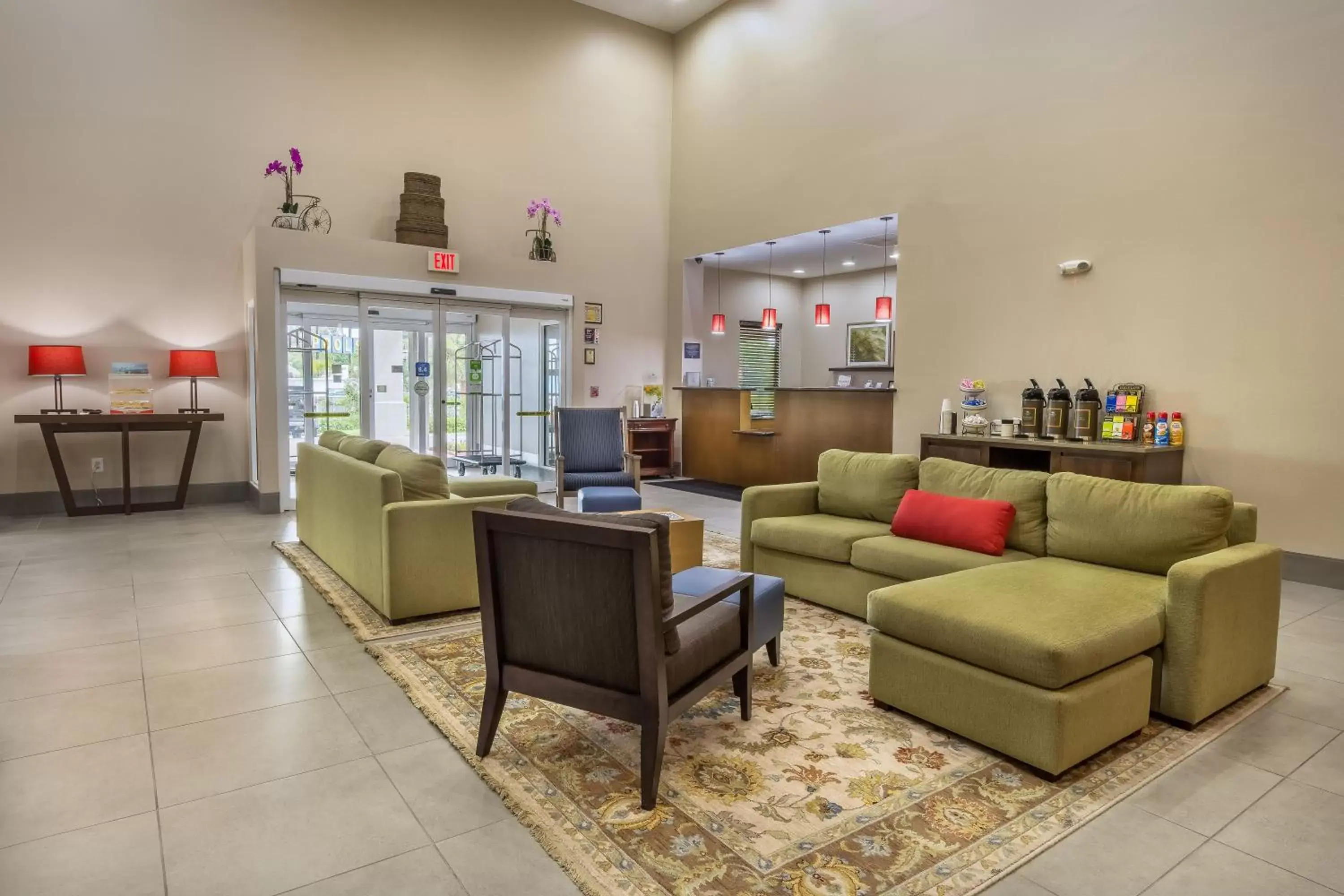 Lobby or reception, Seating Area in Country Inn & Suites by Radisson, St. Petersburg - Clearwater, FL