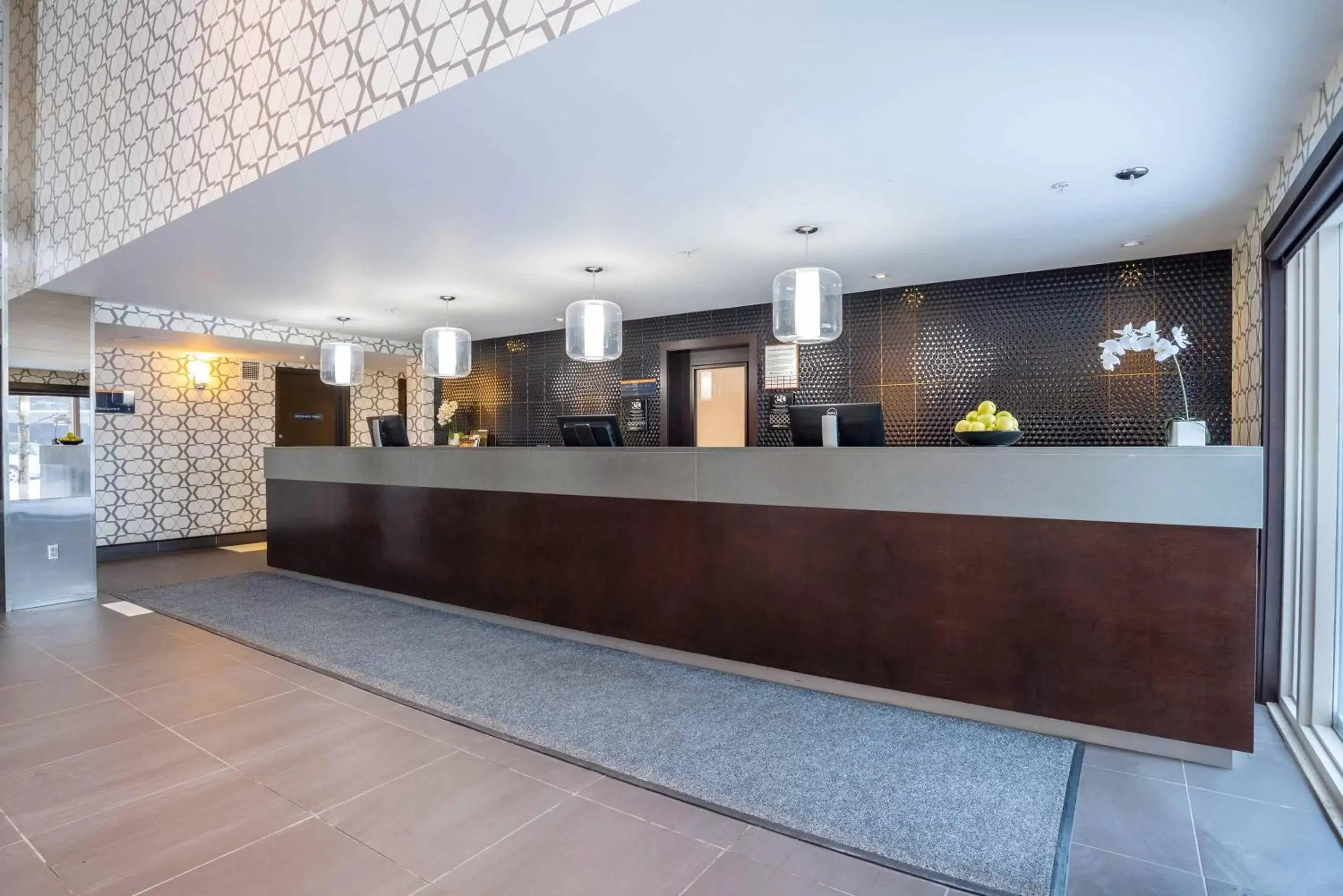 Lobby or reception, Lobby/Reception in Sandman Hotel & Suites Calgary South