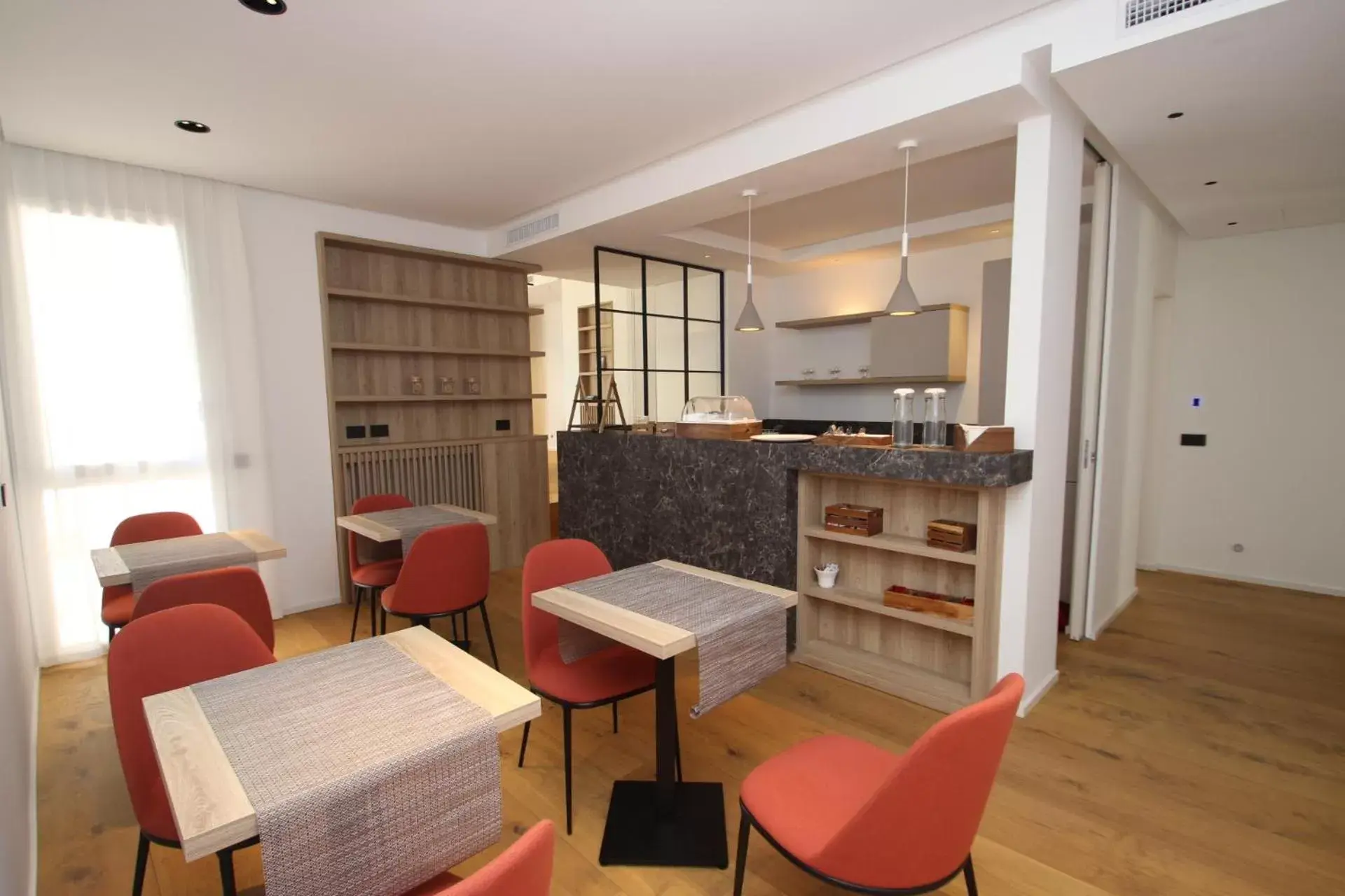 Kitchen or kitchenette, Seating Area in B&B Le Suites di Costanza