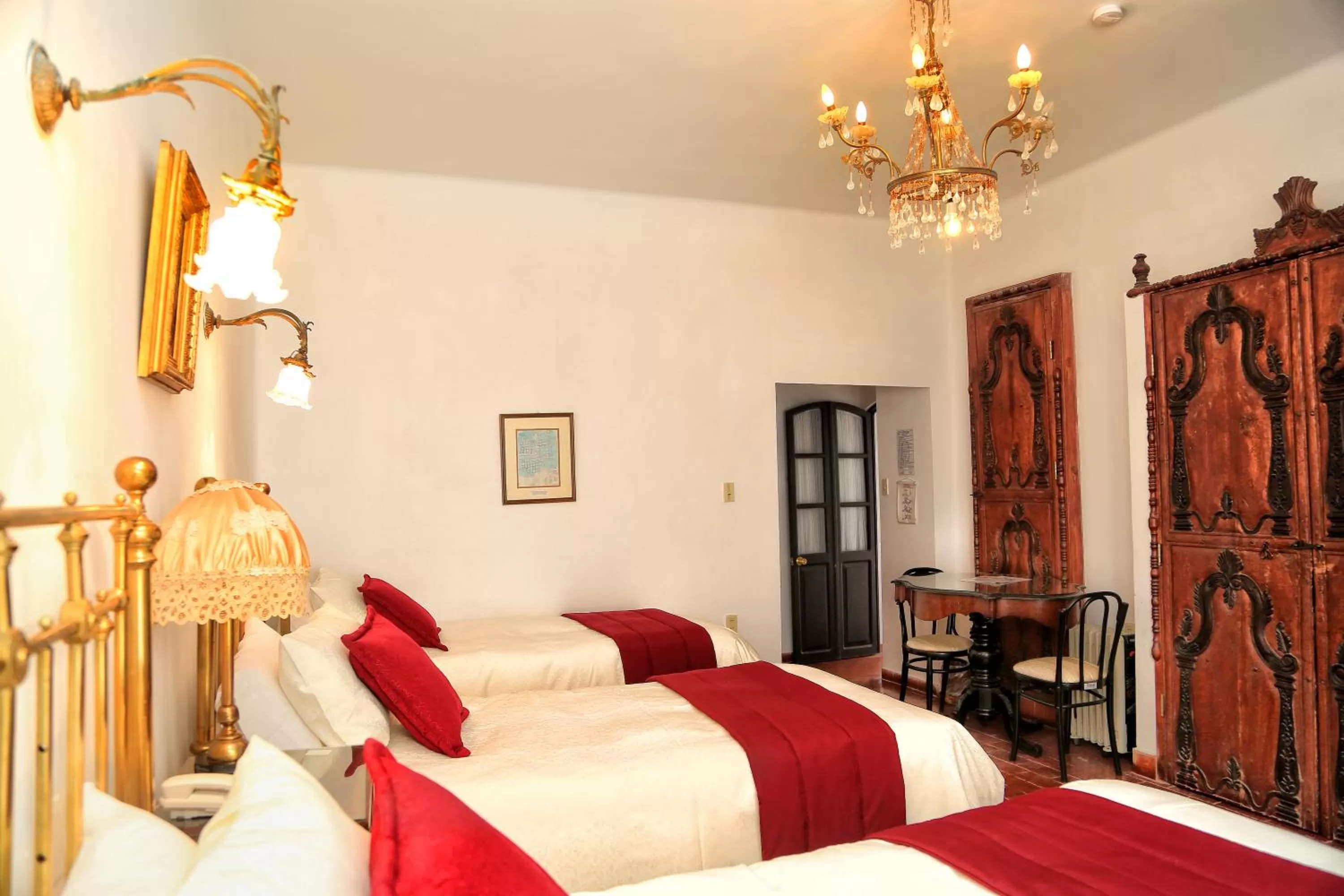 Other, Bed in El Hotel de Su Merced