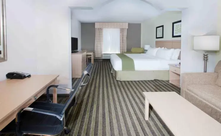 Bed in Holiday Inn Express Hotel & Suites Alvarado, an IHG Hotel