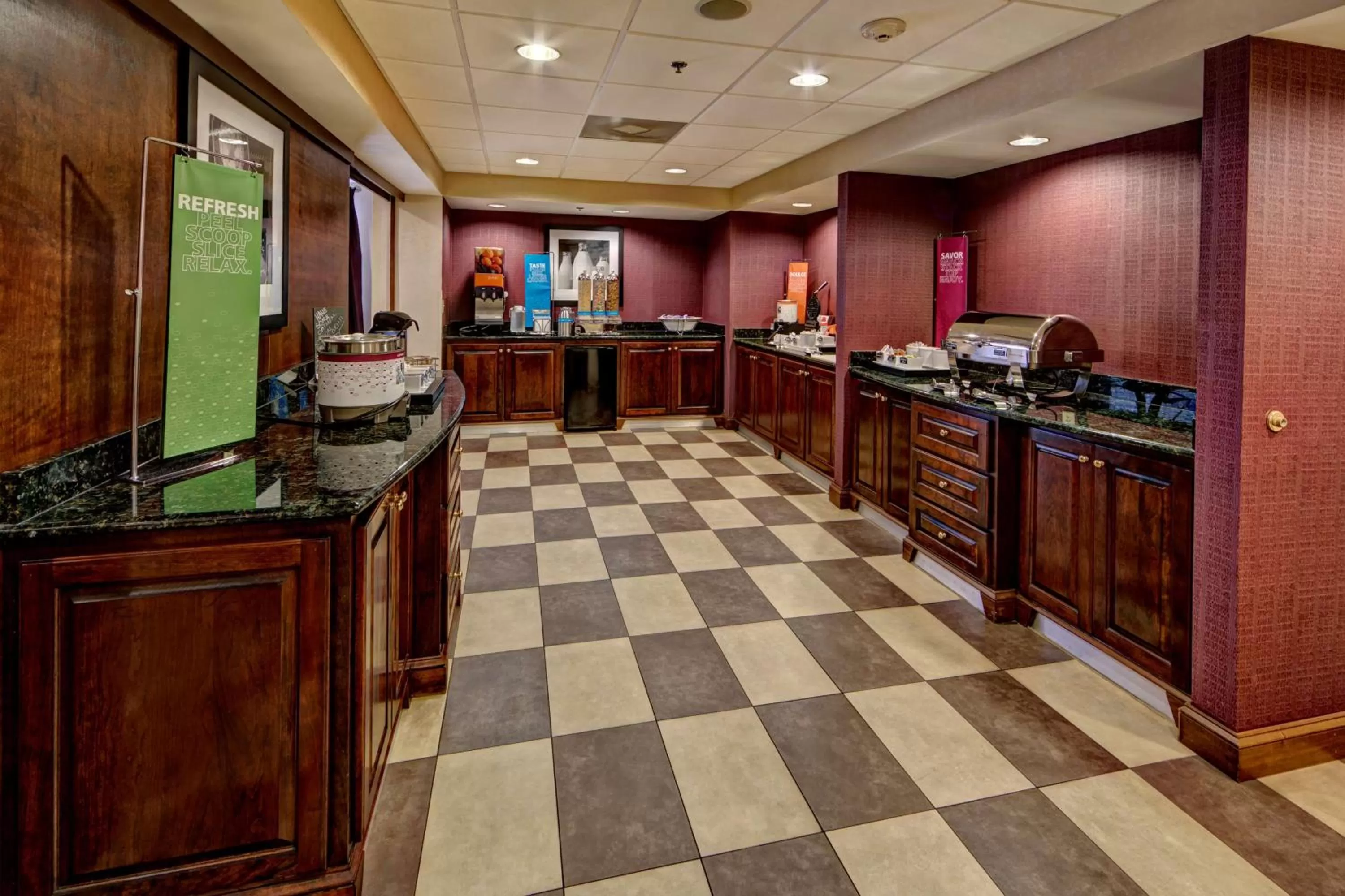 Dining area in Hampton Inn Manning