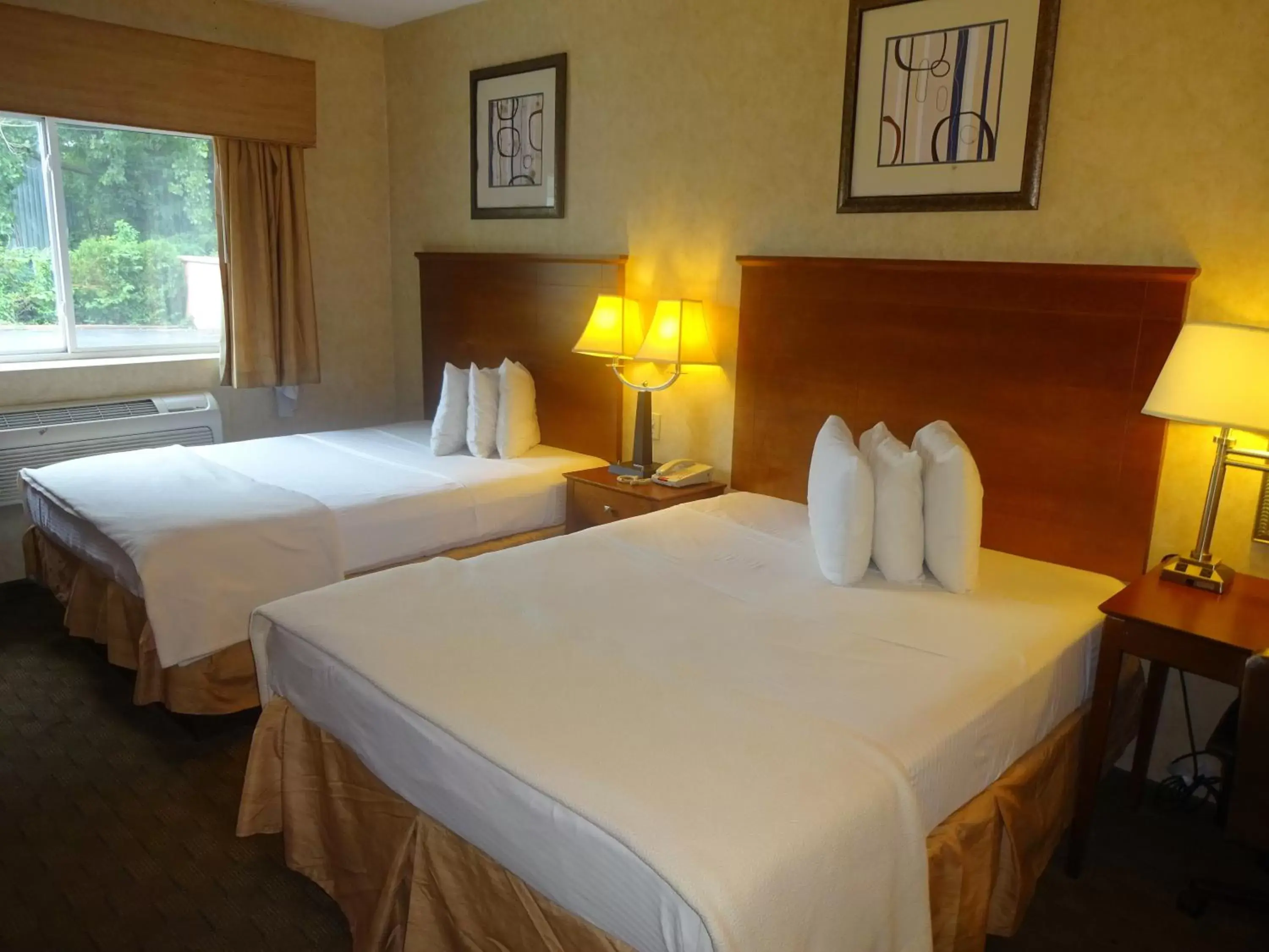 Bedroom, Bed in Sheridan Hotel
