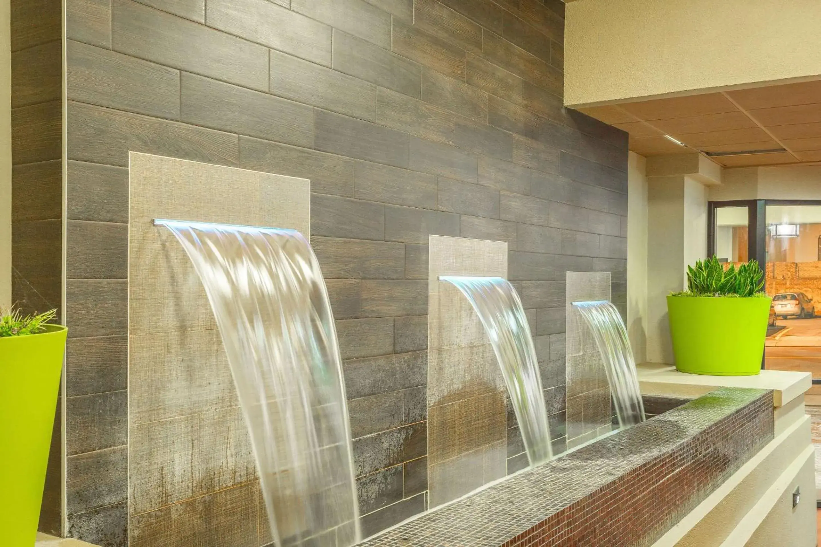 Lobby or reception, Bathroom in Inn at the Peachtrees, Ascend Hotel Collection
