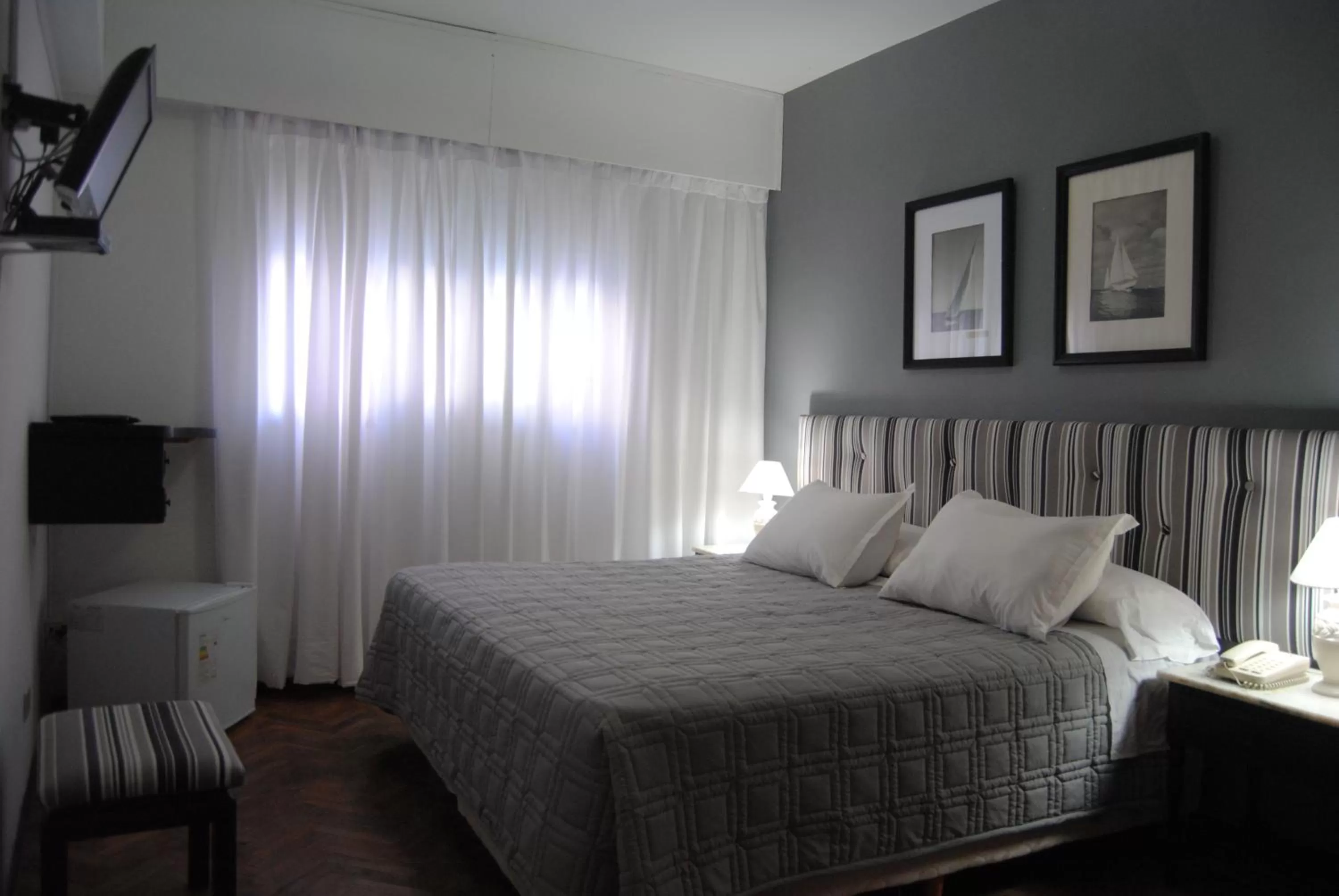 Photo of the whole room in Hotel Iberia