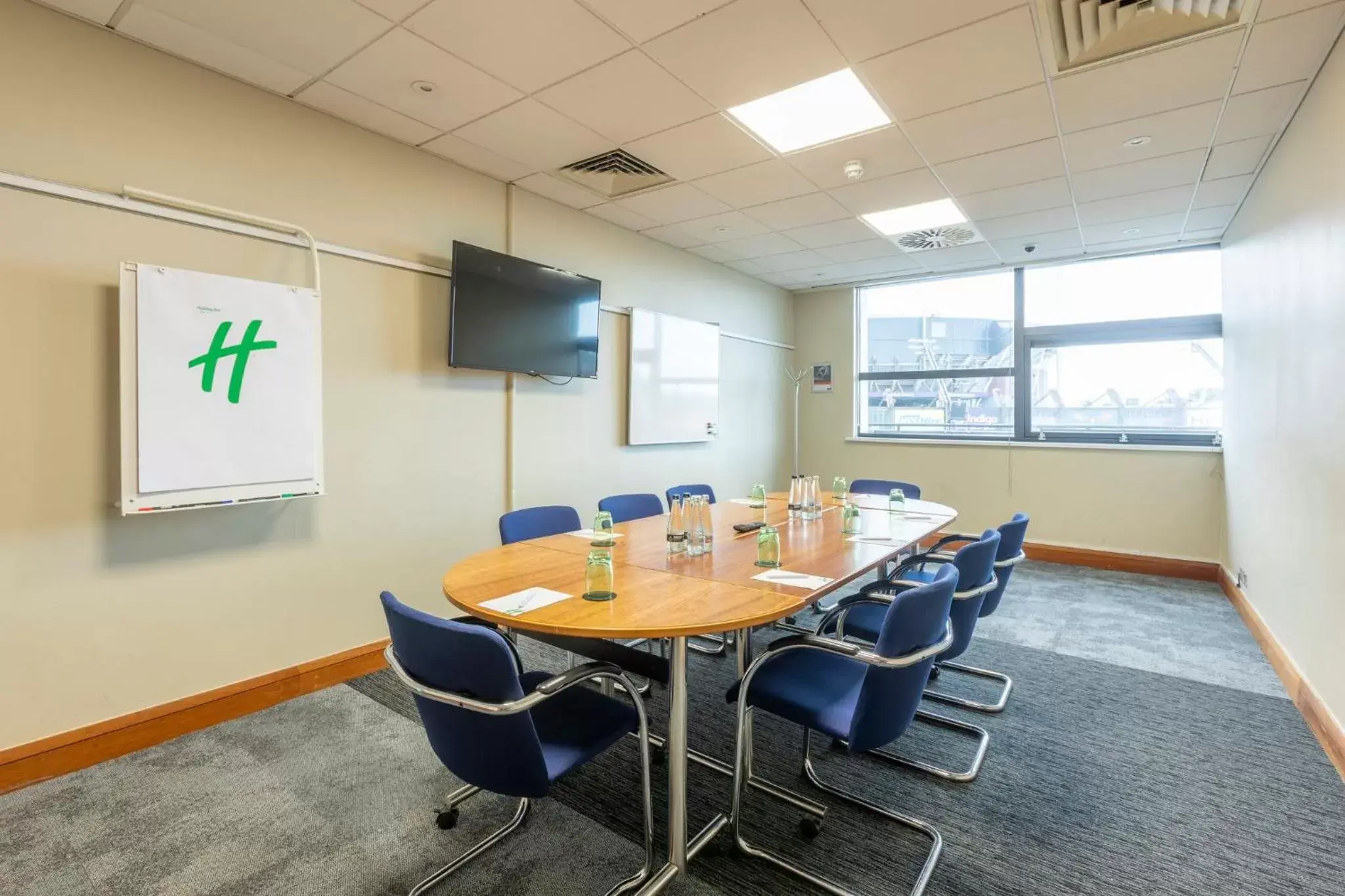 Meeting/conference room in Holiday Inn Cardiff City, an IHG Hotel