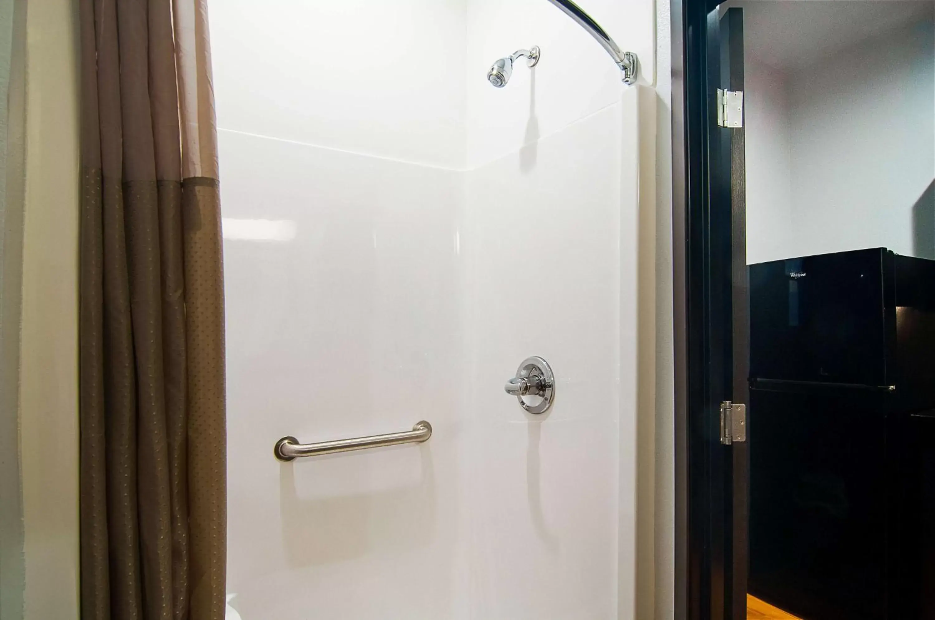 Shower, Bathroom in Motel 6-Midland, TX