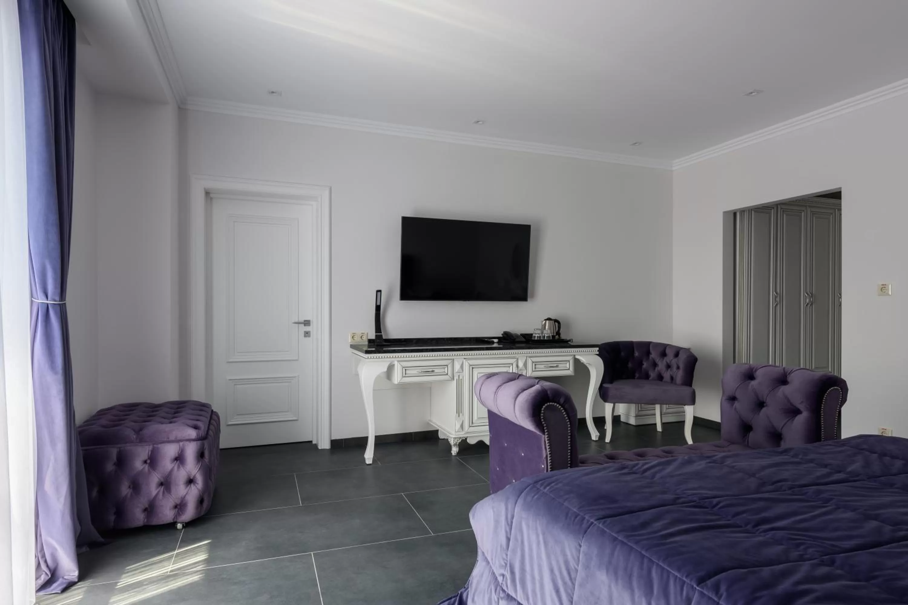 TV and multimedia, TV/Entertainment Center in Grand Royal