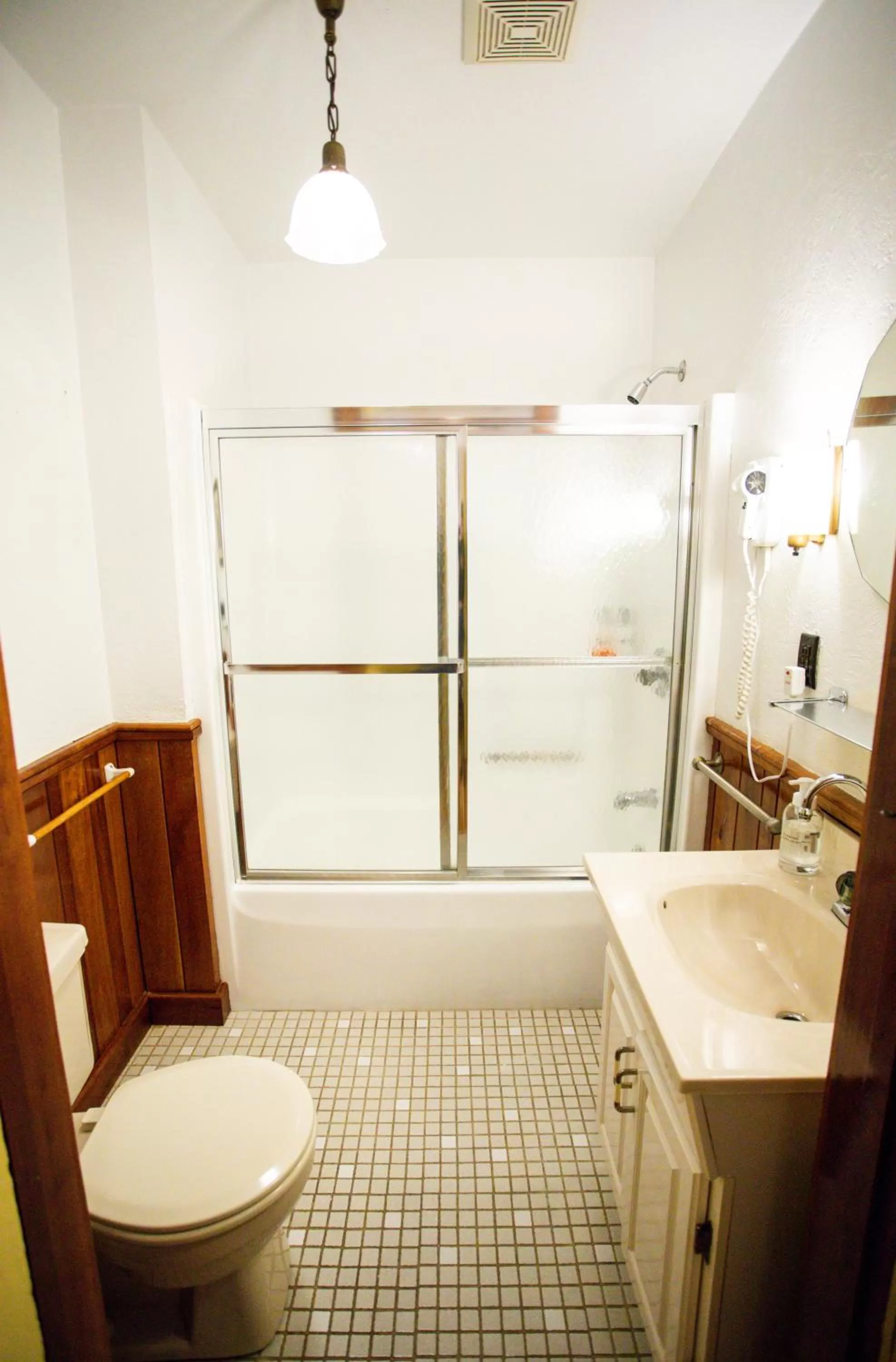 Bathroom in Baneberry Meadows B&B
