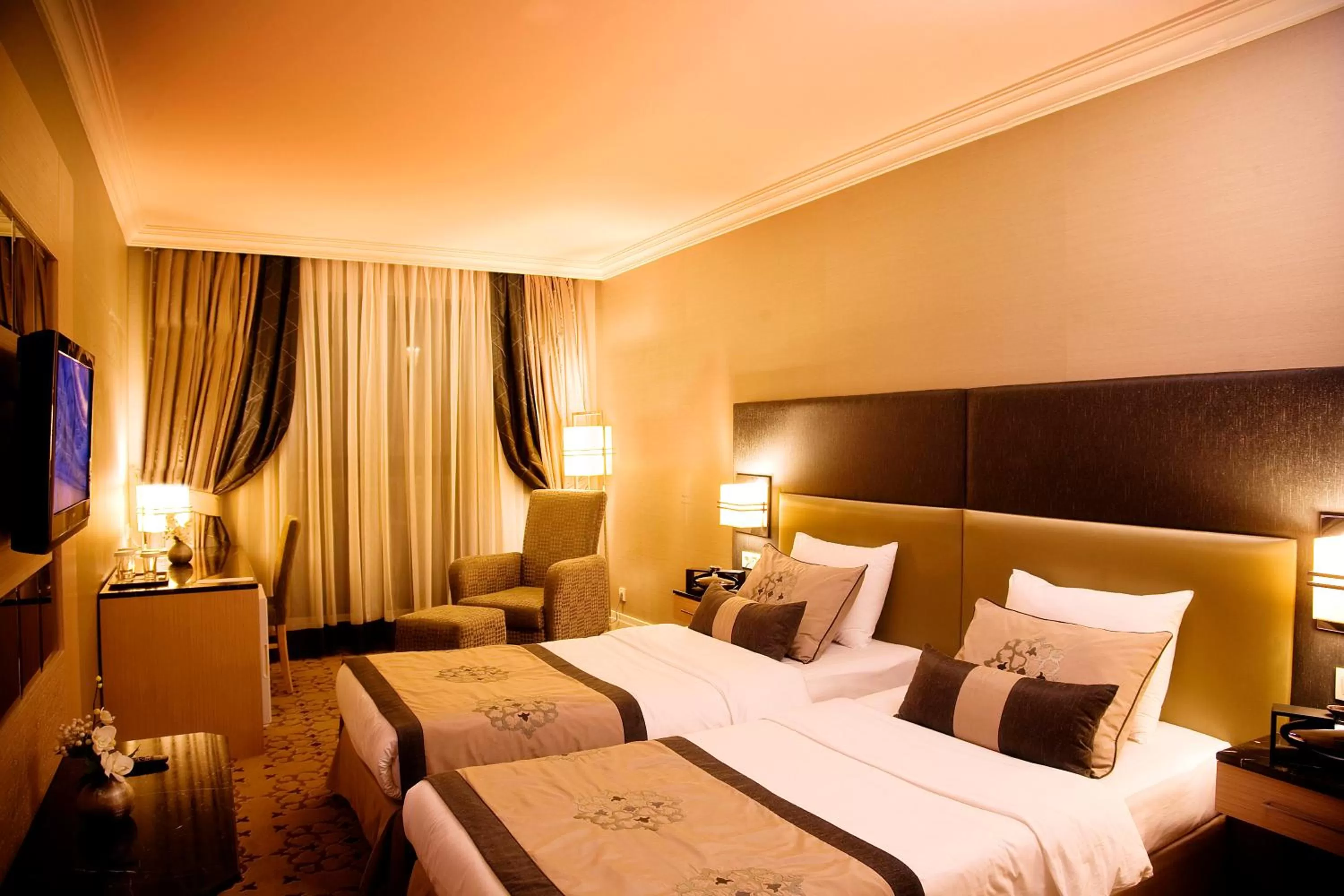 Bedroom, Bed in Darkhill Hotel