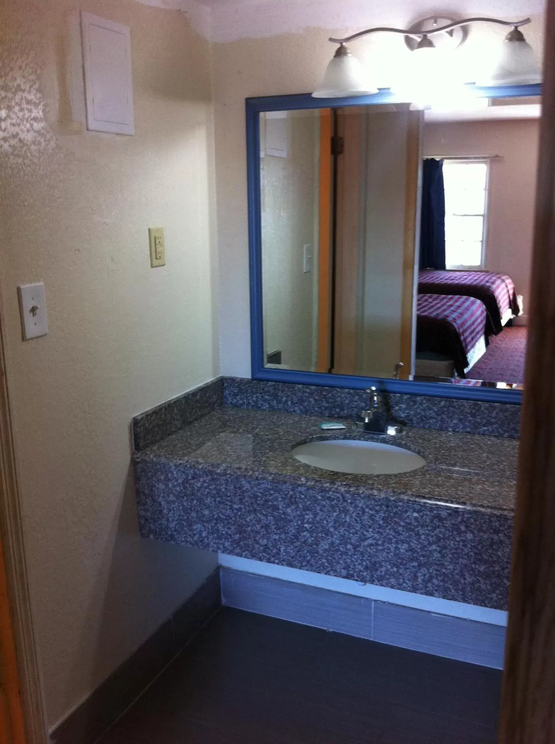 Bathroom in Emerson Inn - Jacksonville