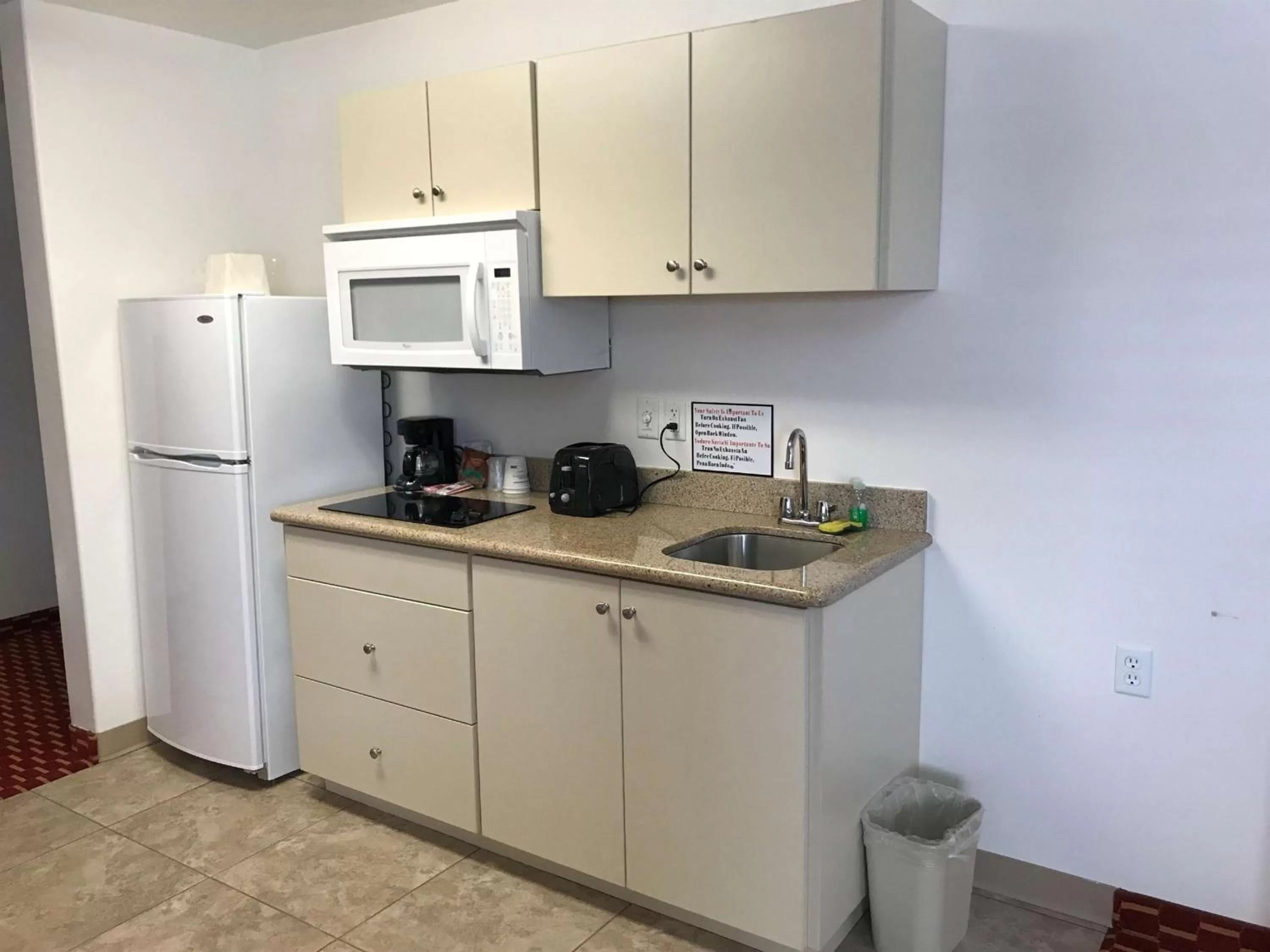 Photo of the whole room, Kitchen/Kitchenette in SureStay Plus Hotel by Best Western Vernal