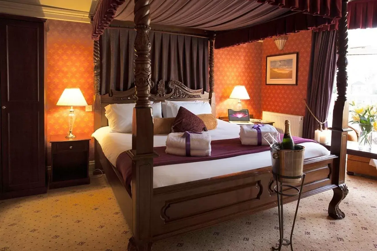 Bedroom, Bed in The Jacobean Hotel