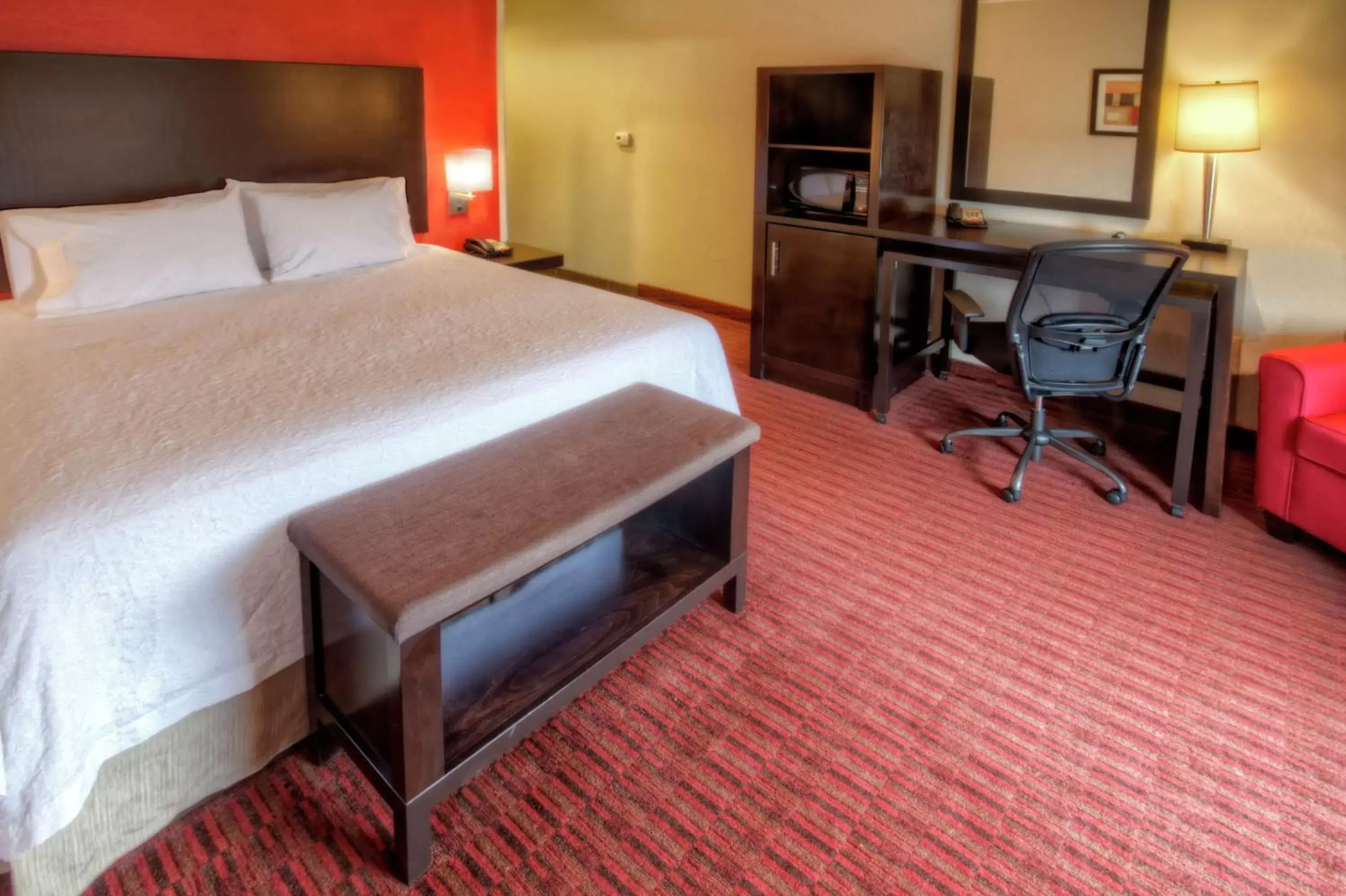 Bedroom, Bed in Hampton Inn & Suites Lebanon