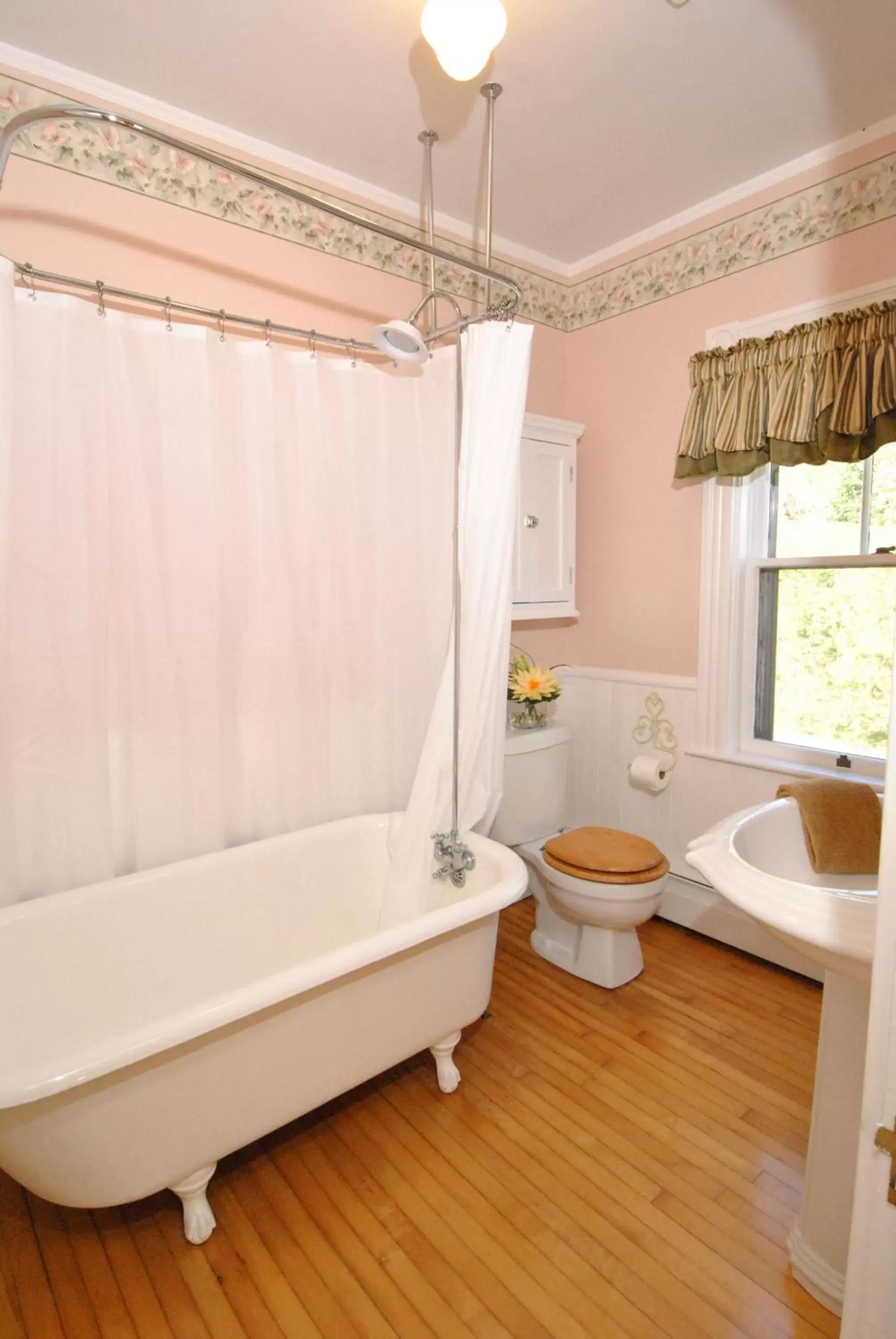 Shower, Bathroom in Dominion Hill Country Inn