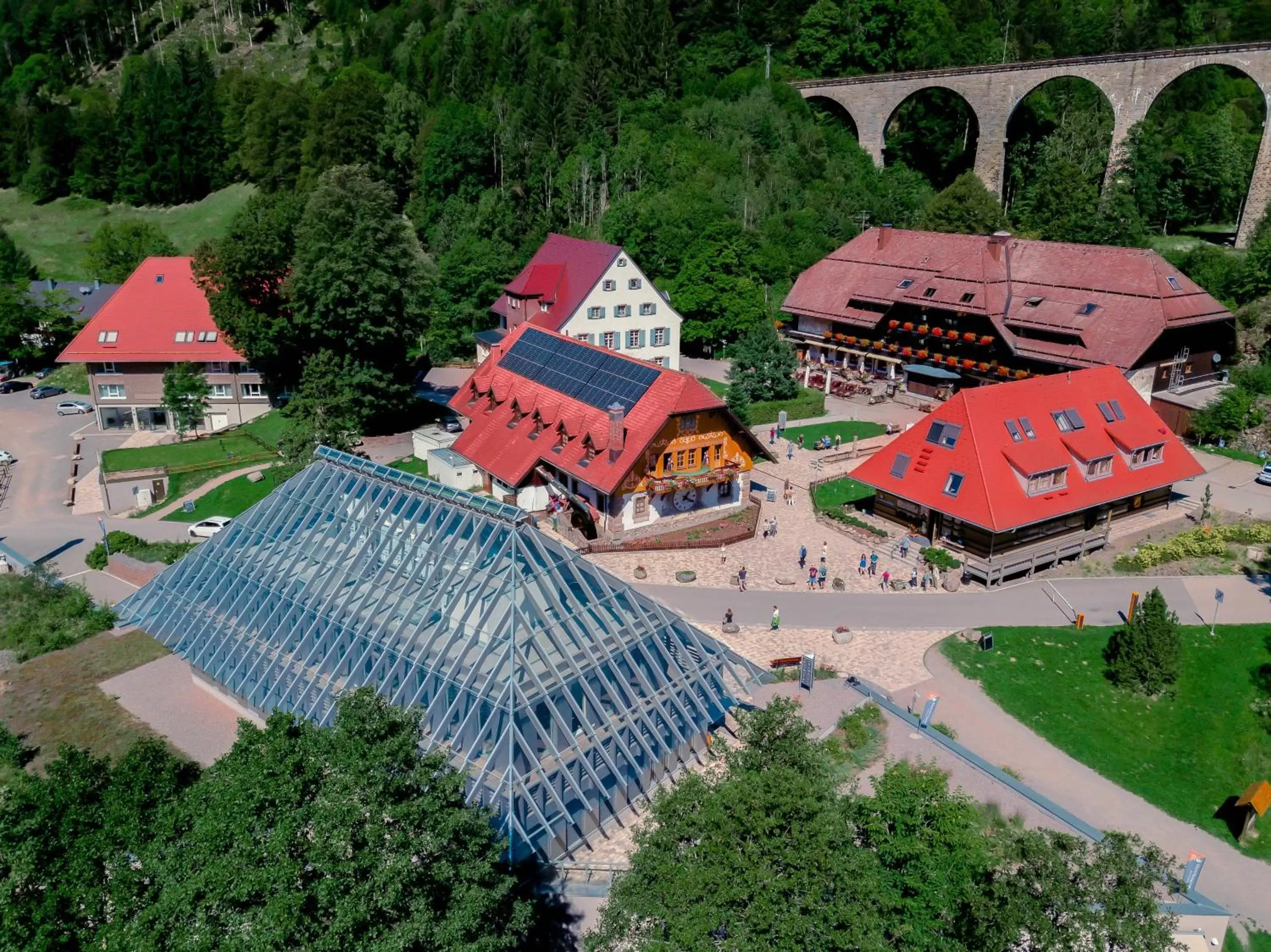 Property building, Bird's-eye View in Hotel Hofgut Sternen