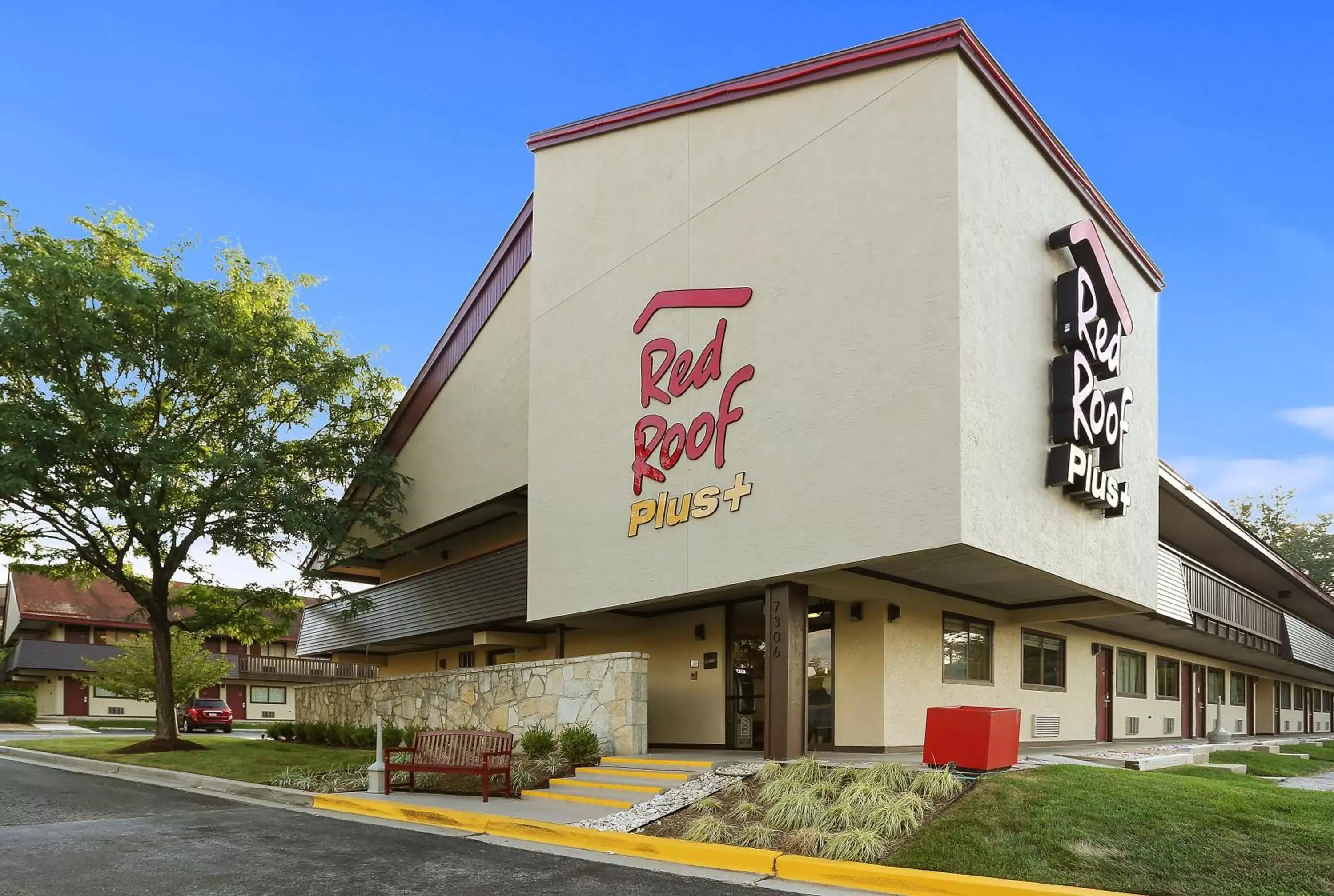 Property Building in Red Roof Inn PLUS+ Baltimore - Washington DC/BWI South