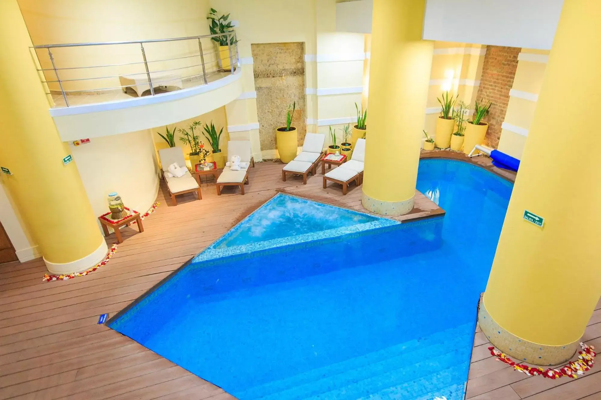 Massage, Swimming Pool in Hotel De La Opera