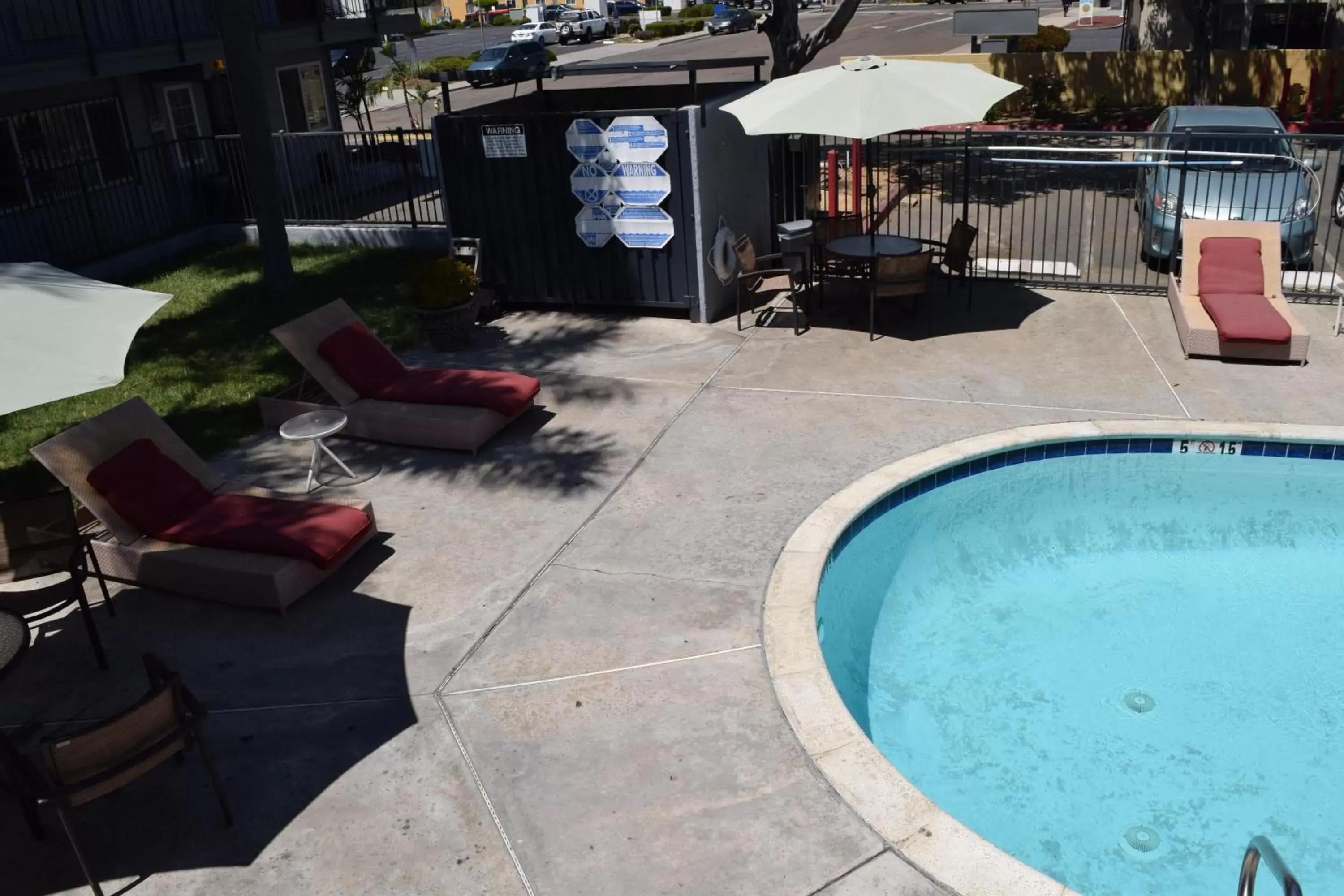 Area and facilities, Swimming Pool in Studio 6 Suites San Ysidro CA San Diego South Bay