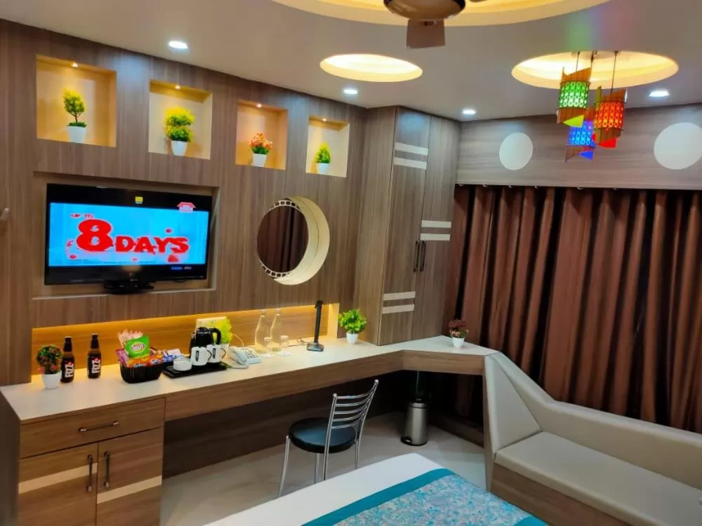 HOTEL CENTRAL SQUARE "A Couple Friendly Hotel"