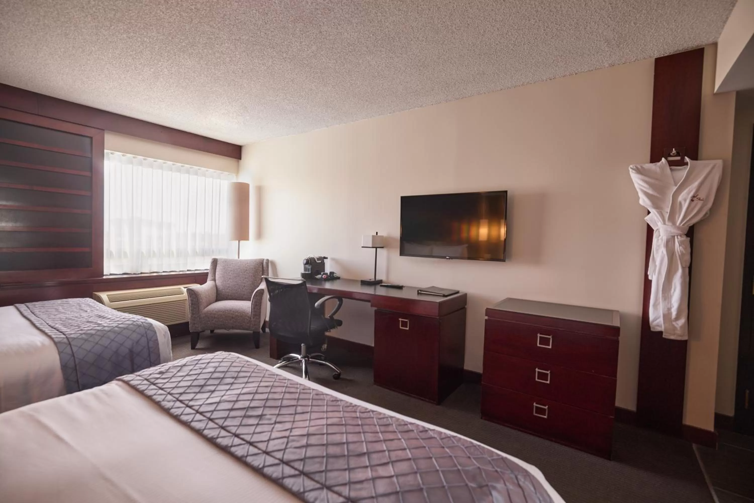 Bedroom, Bed in Hotel Ruby Foo's