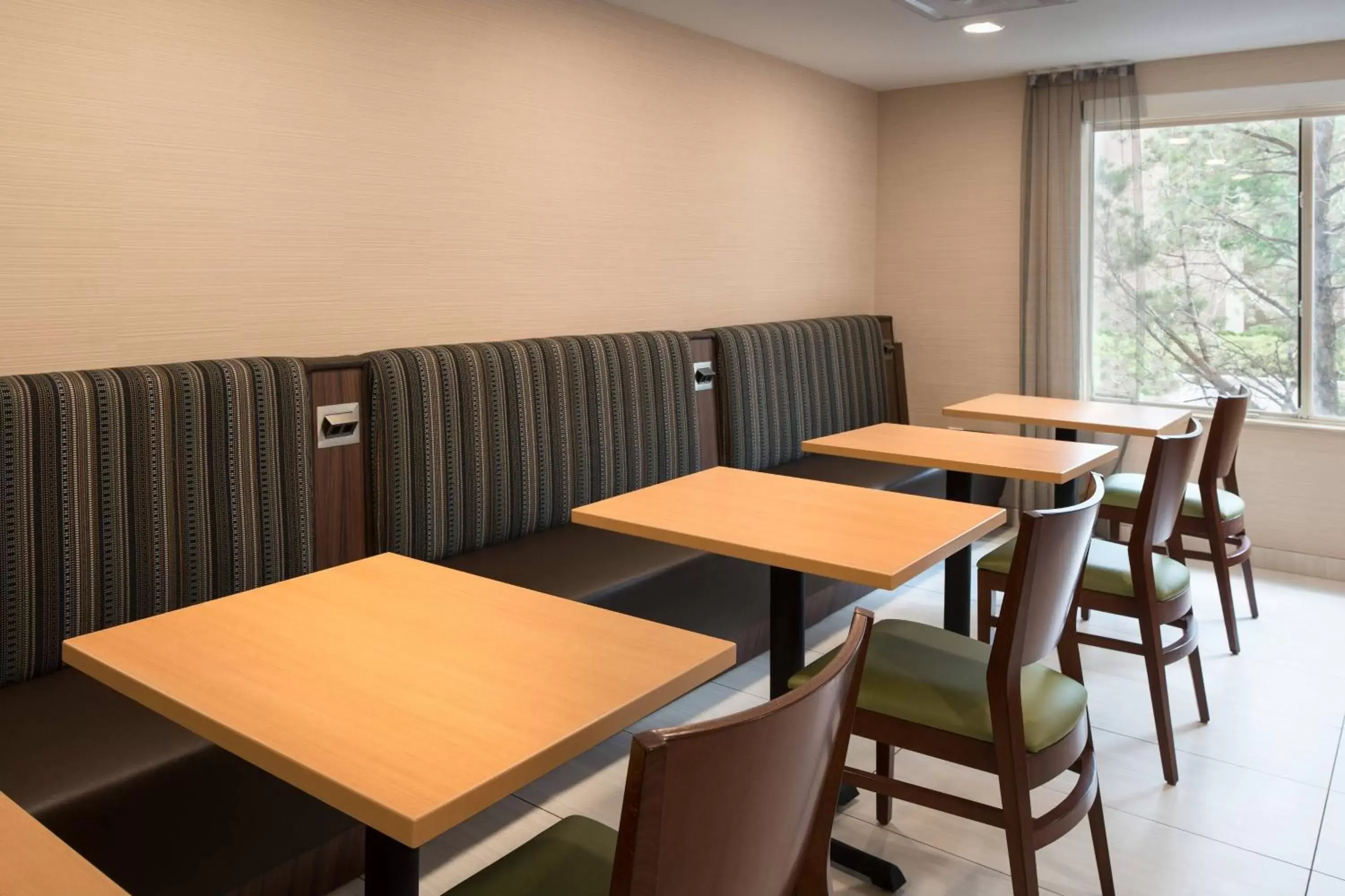 Breakfast, Restaurant/Places to Eat in Fairfield Inn by Marriott Loveland Fort Collins