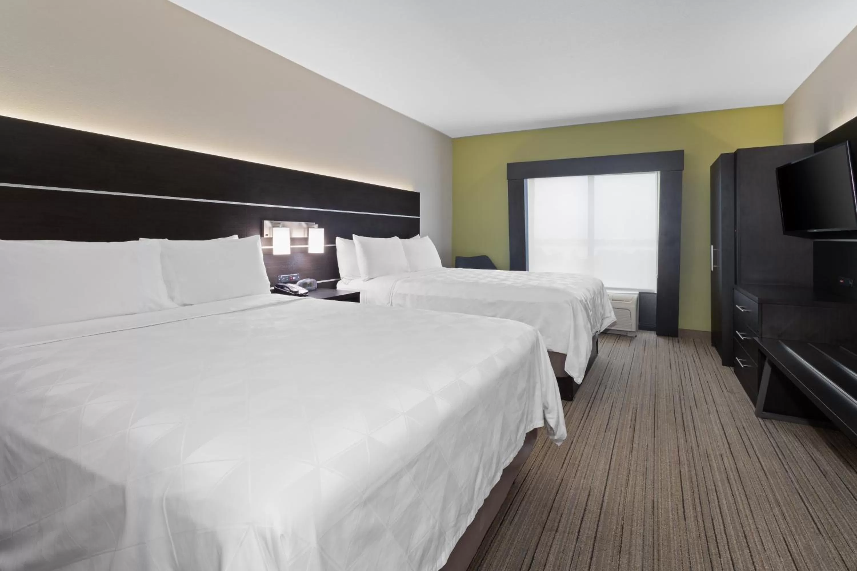 Photo of the whole room, Bed in Holiday Inn Express & Suites Lake Placid by IHG