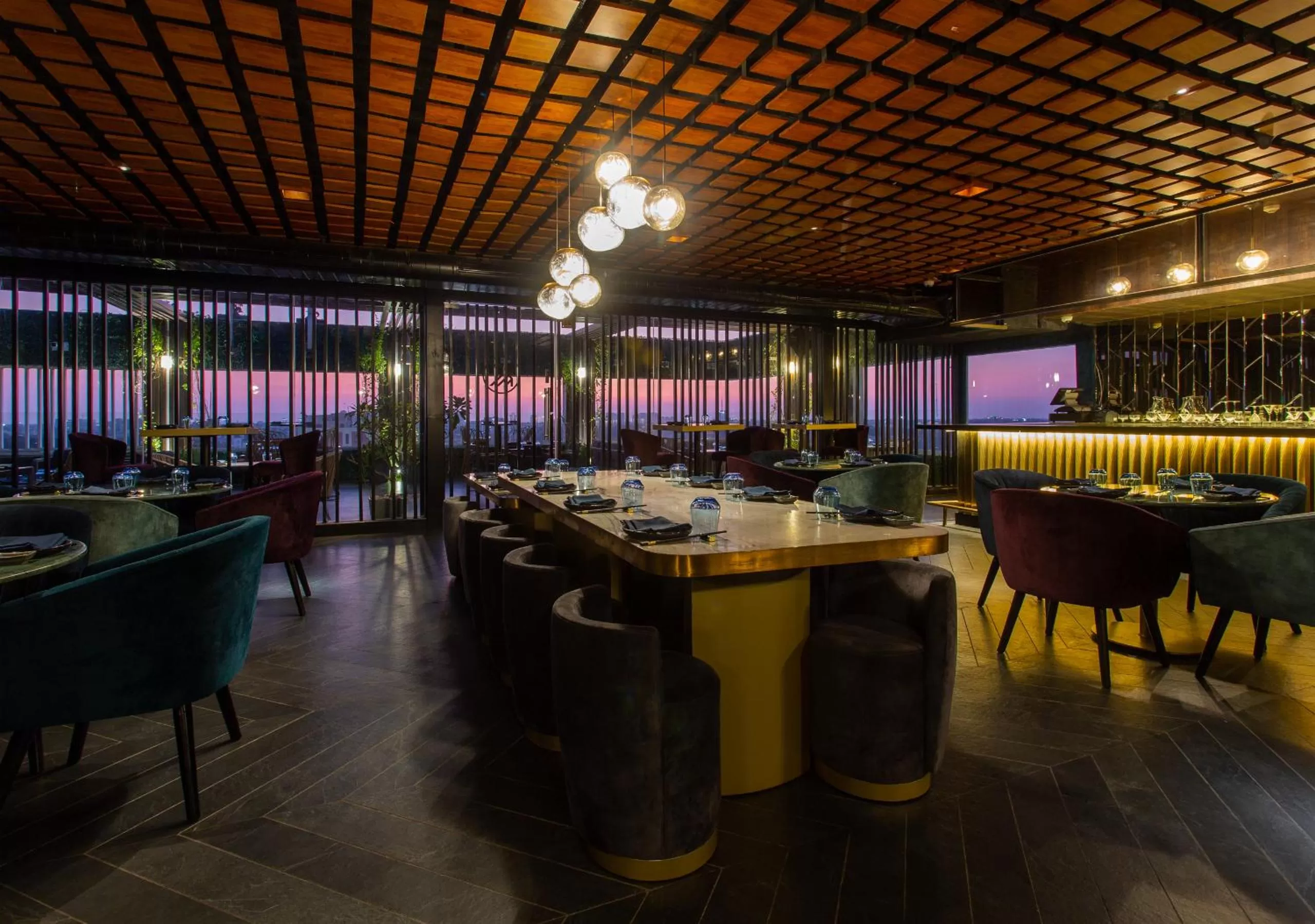 Restaurant/places to eat in Novotel Chennai Chamiers Road