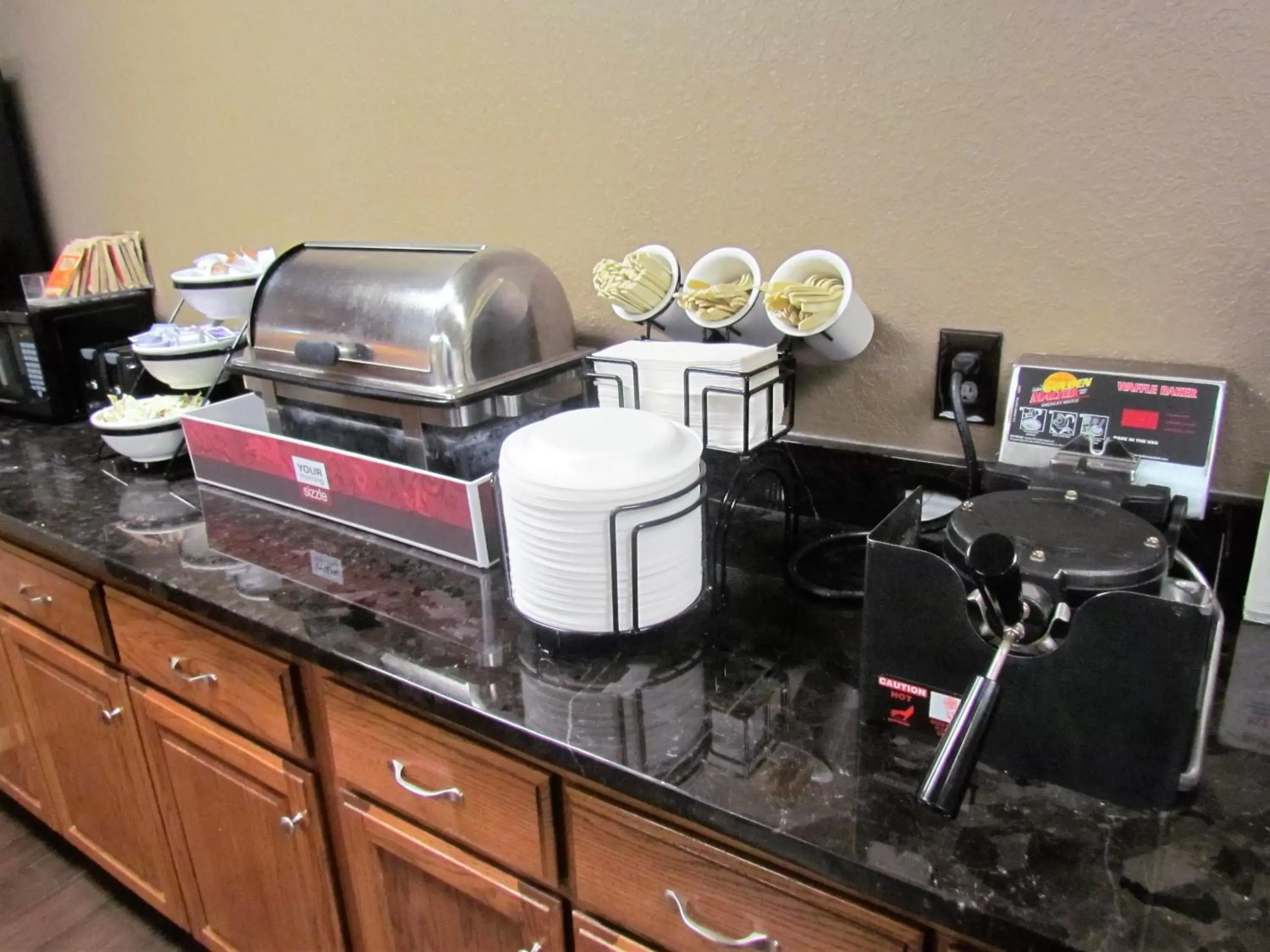 Continental breakfast in Oak Hill Inn & Suites