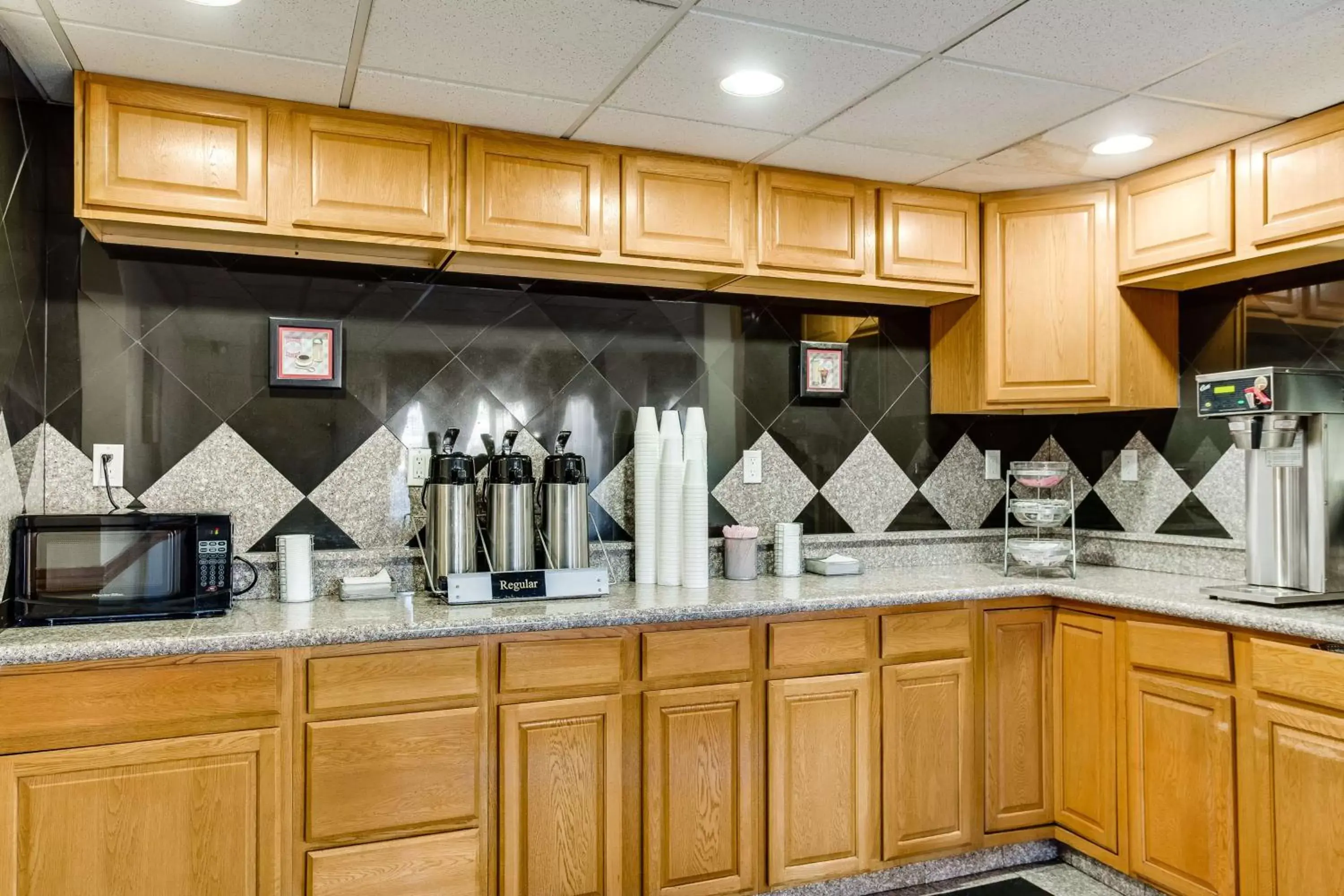 Lobby or reception, Kitchen/Kitchenette in Motel 6-El Paso, TX - West